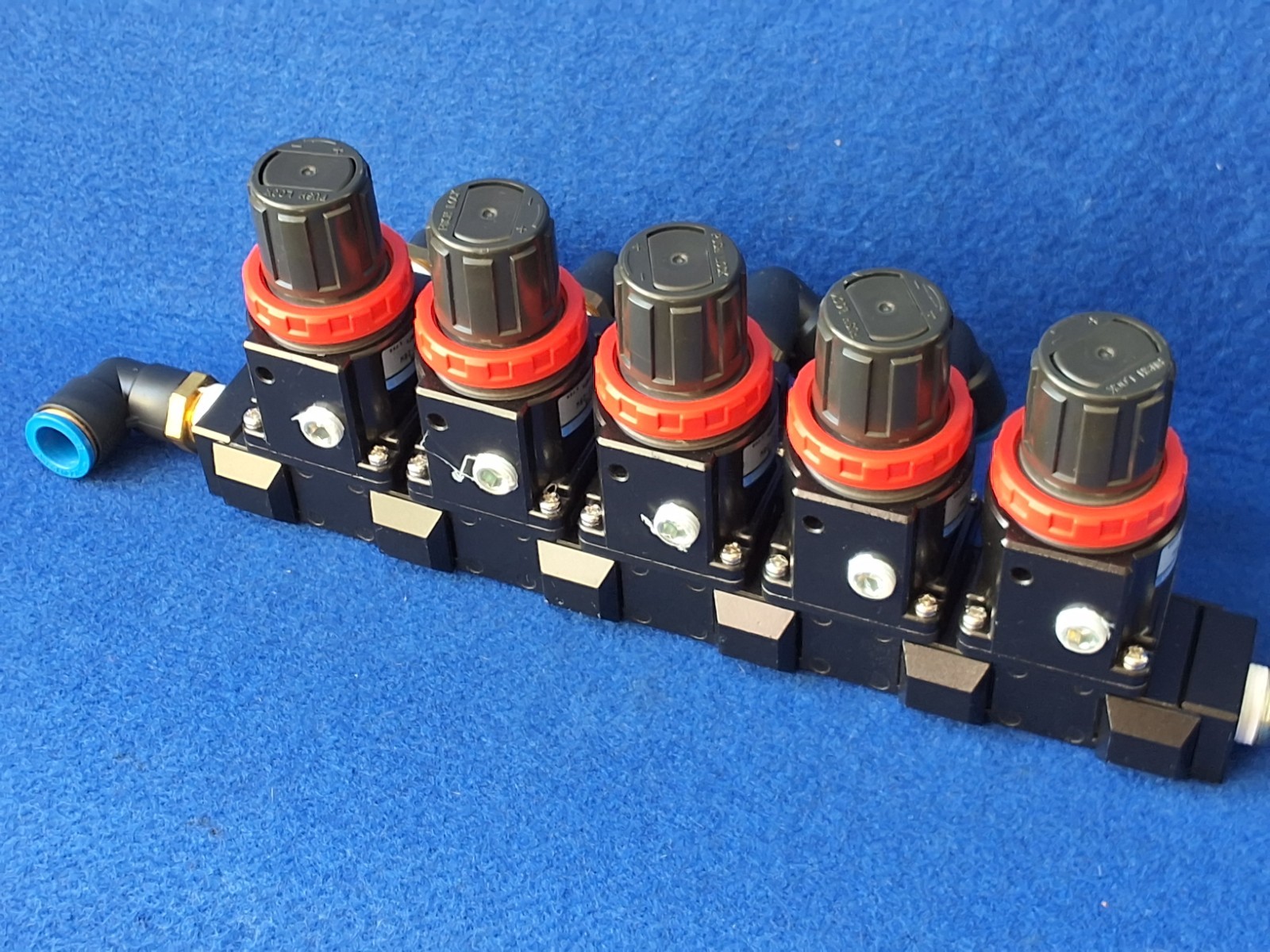 Koganei R300M5AS3-28W Regulator MR303-03-28W 0.05-0.25MPa 5-Port Manifold.