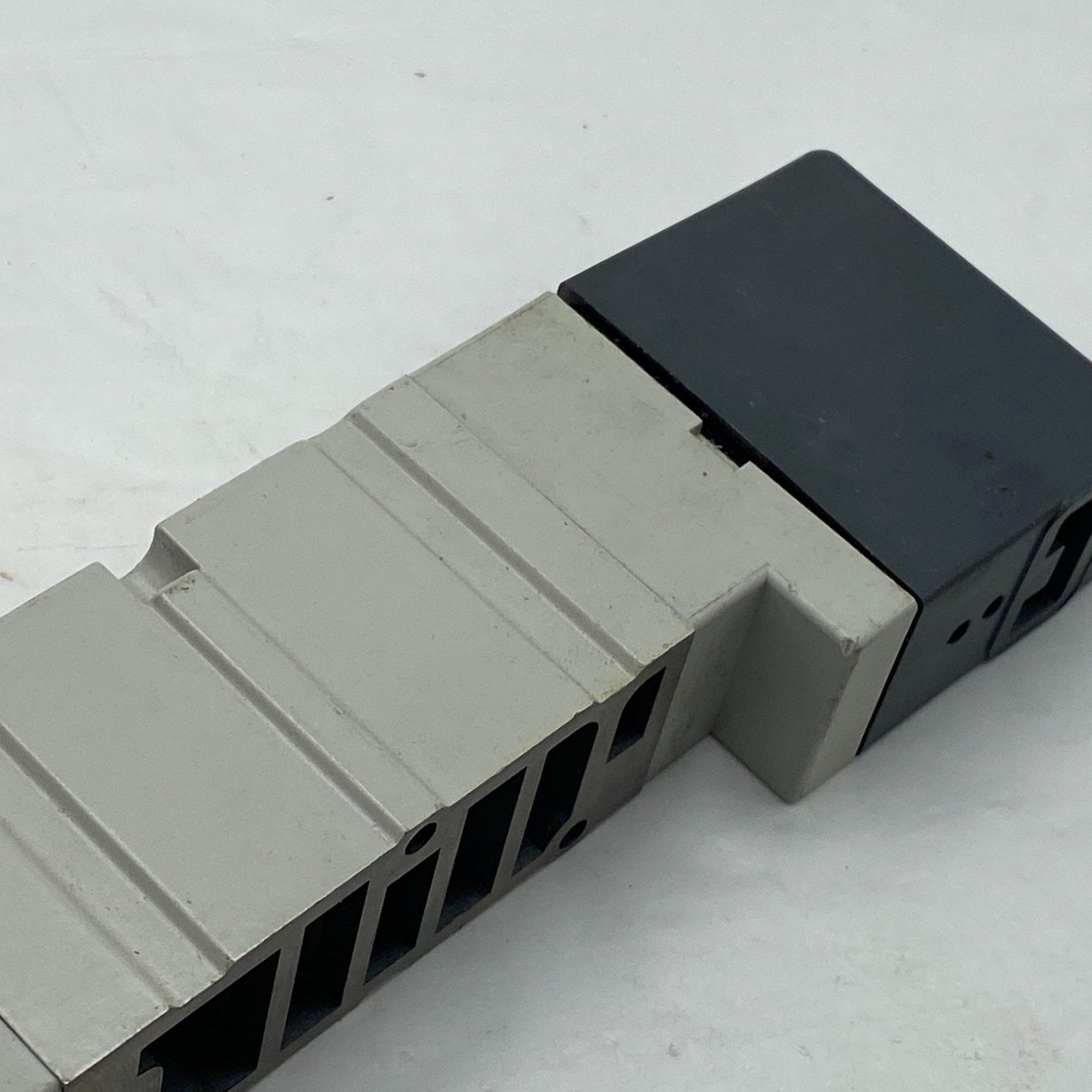 SMC VQ4201-51 Solenoid Valve 5 Port Plug-in Type 0.15-1.0MPa 24VDC
