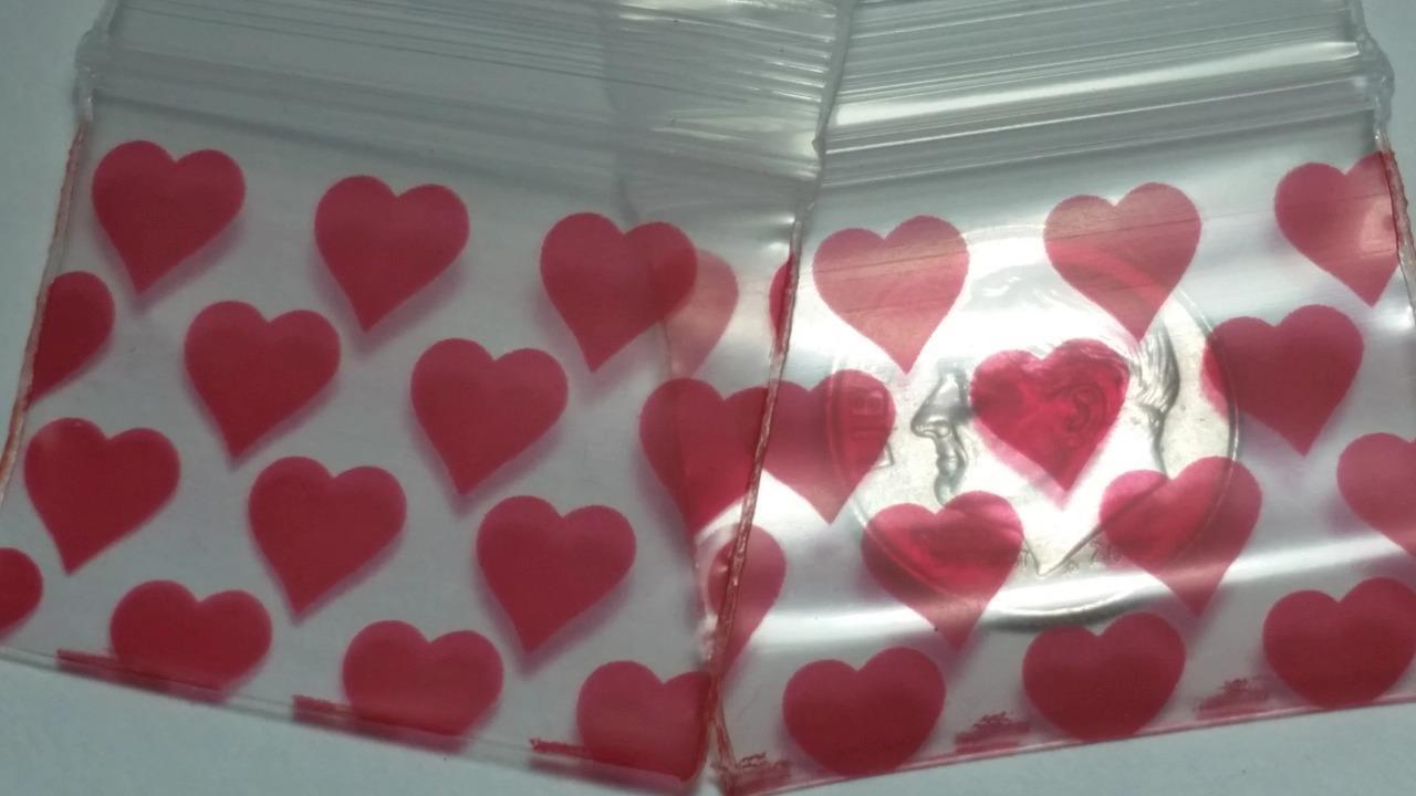 1,000 APPLE BRAND RED HEART DESIGN BAGGIES 12510 2mil ZIP LOCK 1000 1.25″x1″ bag