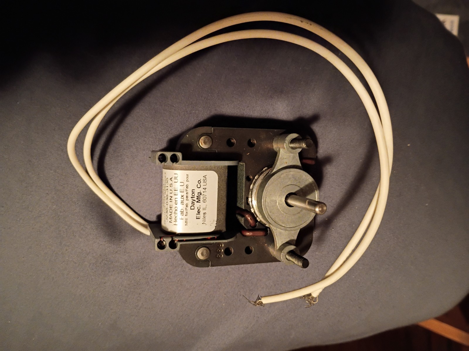 Dayton Fan/Blower Motor 115V/.26A/1/500H.P/3000rpm 3/16″x 1″ smooth shaft mount