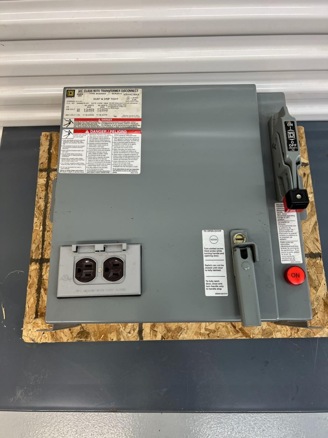 Square D SK2000A3, Transformer Disconnect With 2 KVA Transformer 9070TD2000D1