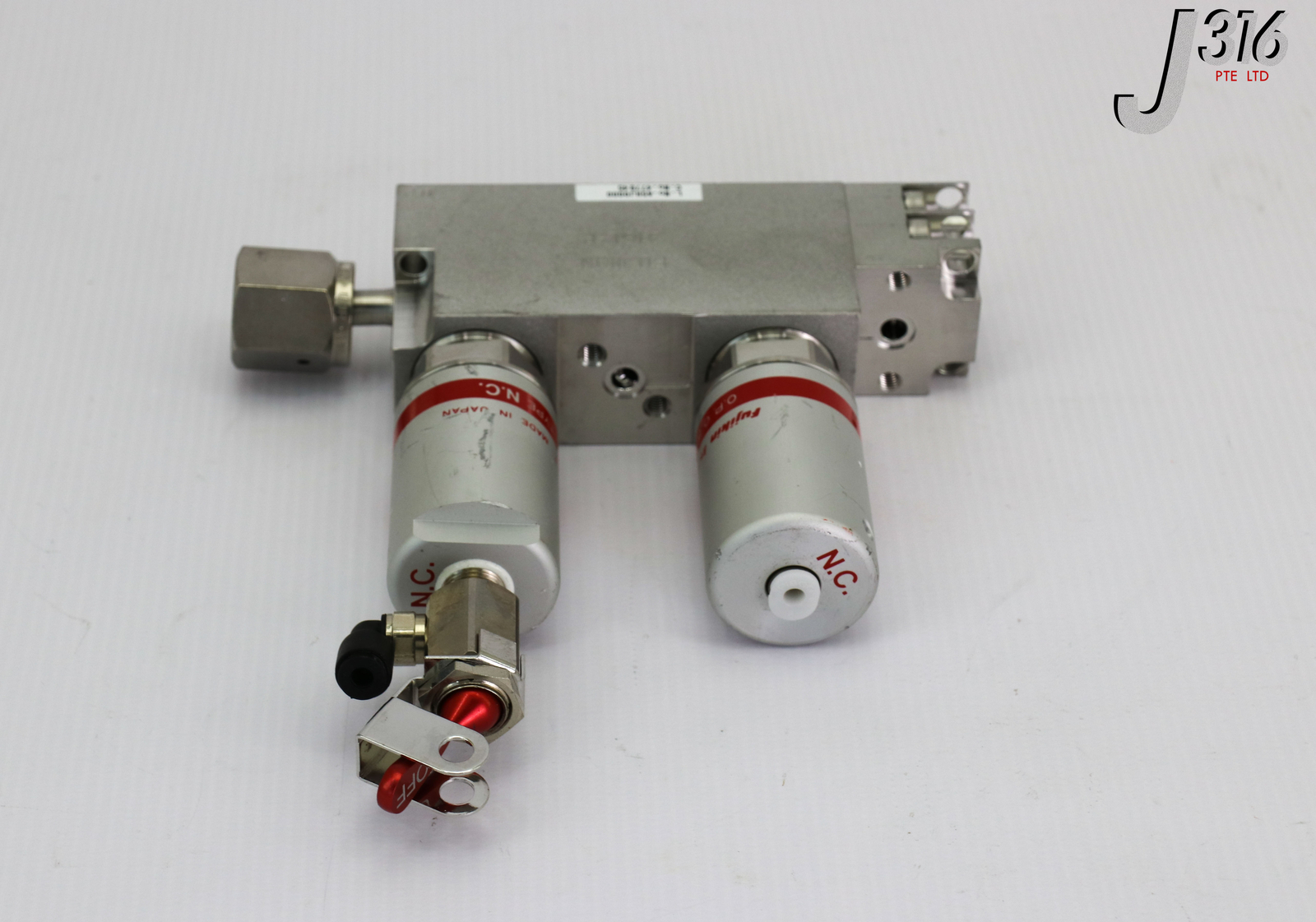 L16960 (LOT OF 20) FUJIKIN DIAPHRAGM BLOCK VALVES, N.C., O.P. 0.5~0.6MPA 477945