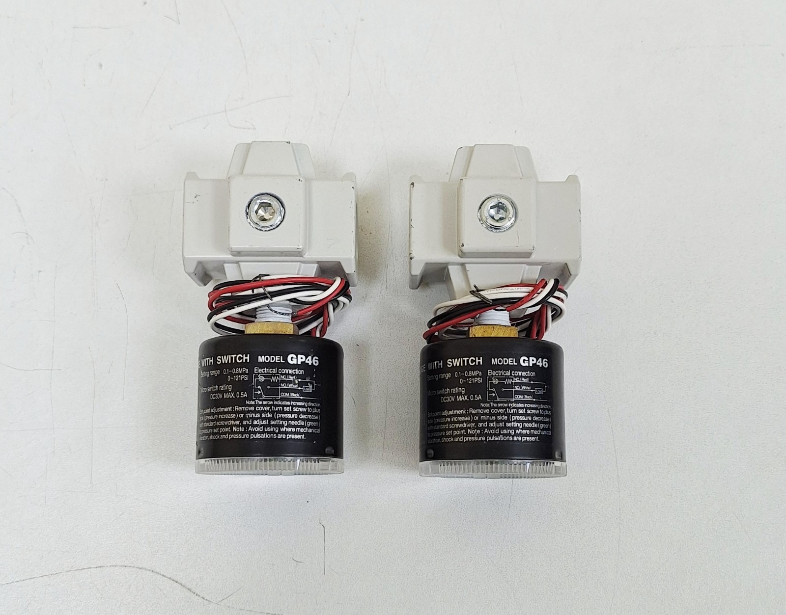 SMC Model GP46 Pressure Gauge with Switch 0.1-0.8MPa 0-121PSI (Lot of 2 pcs)