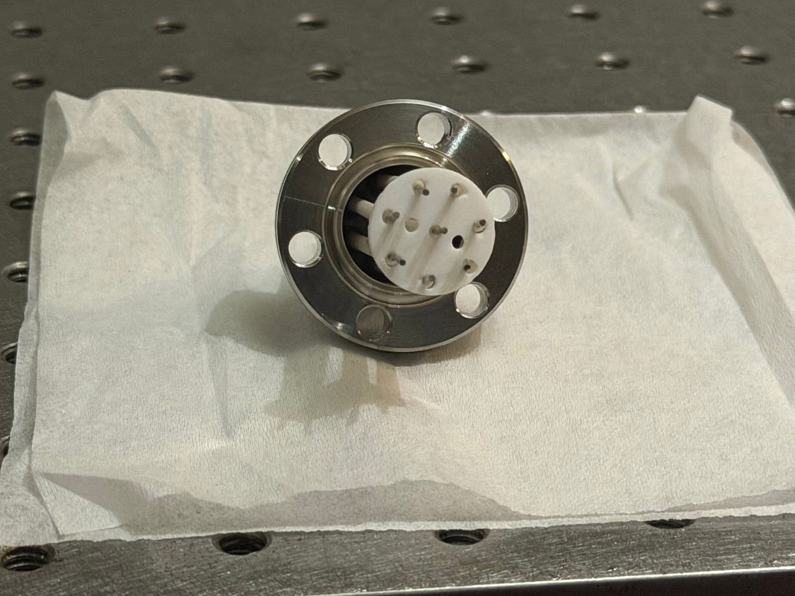 8-pin electrical feedthrough 1.33″ ConFlat (CF) flange UHV High Vacuum Chamber