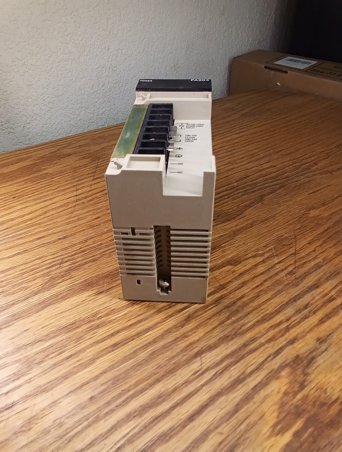 OMRON C200HW-PA204 power Supply