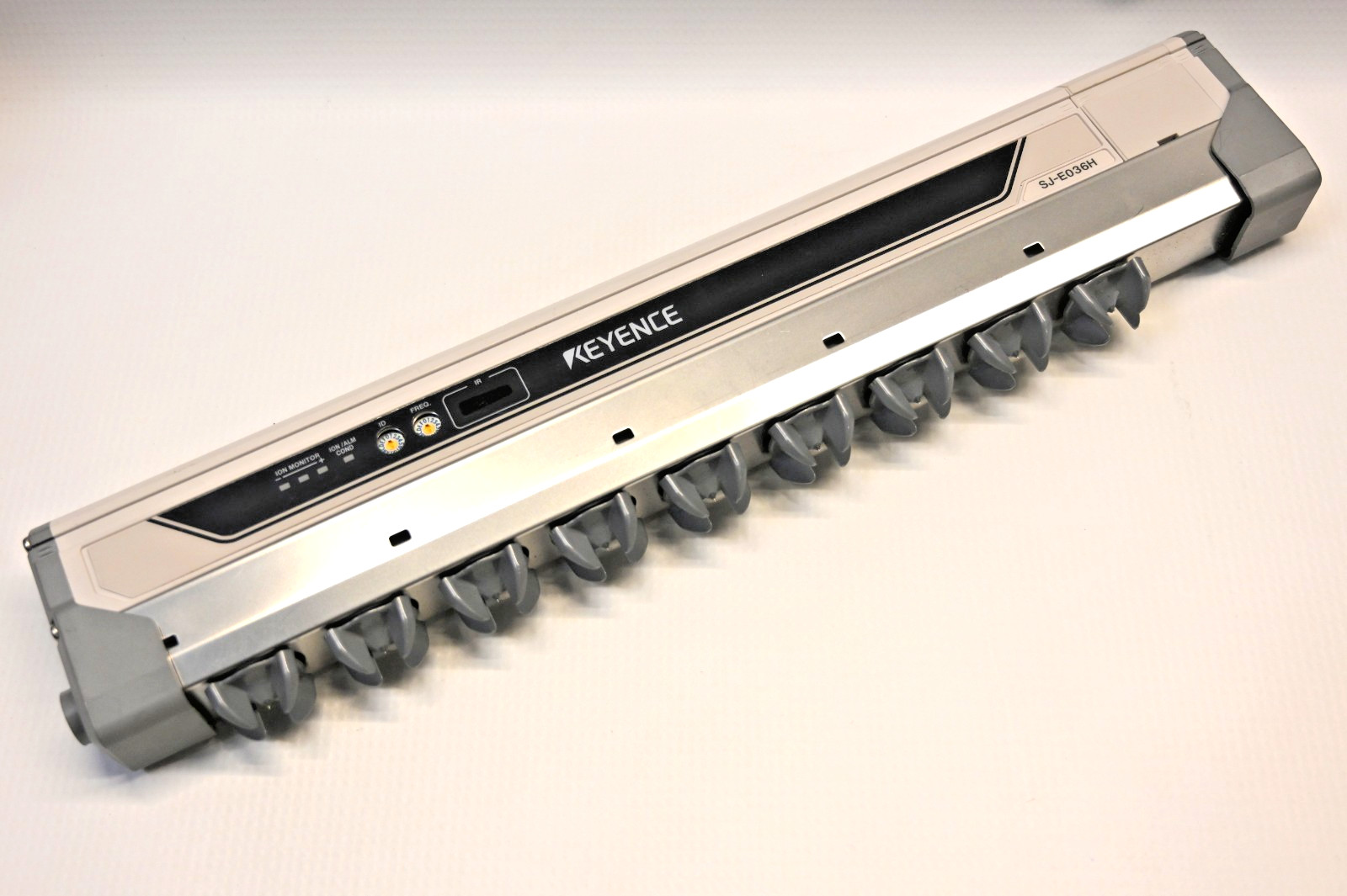 Keyence SJ-E036H Electrostatic Eliminator Ion Bar High-Speed Sensing Ionizer