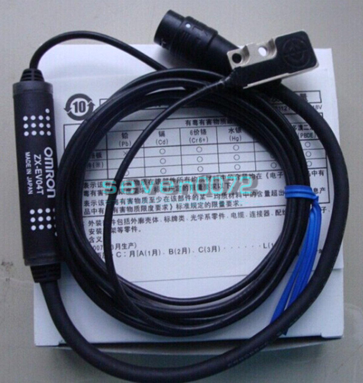 New In Box 1PC OMRON ZX-EV04T laser sensor