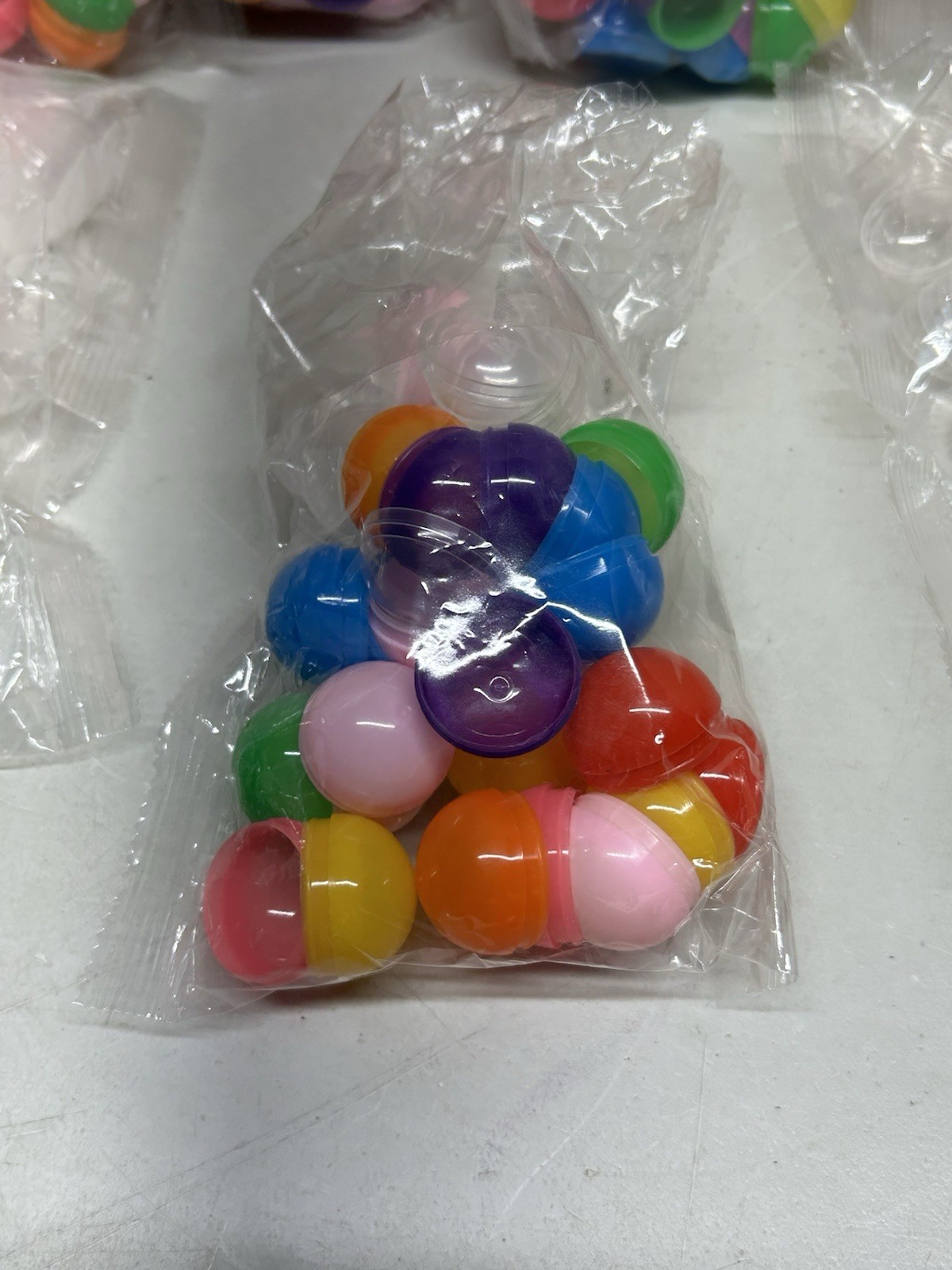 NEW Capsule Vending Machine – Small round Capsules Empty OVER 200Pcs 1 Inch