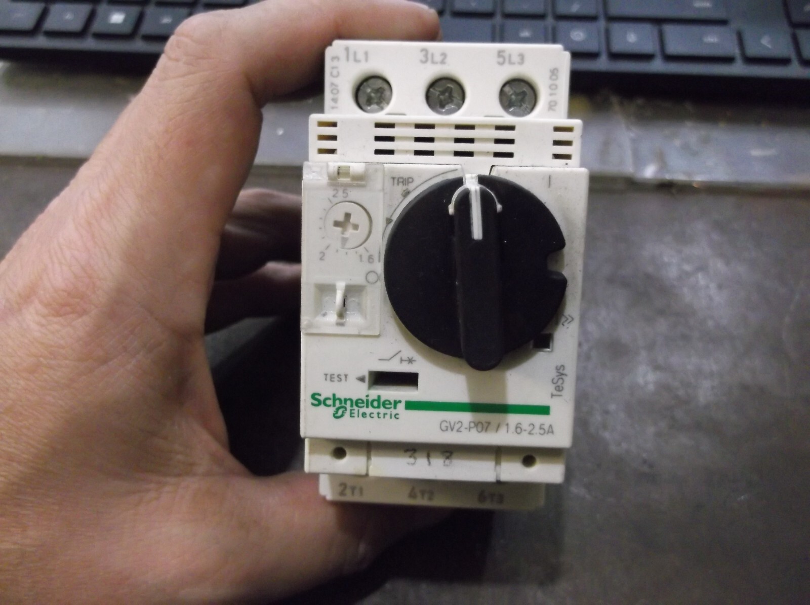 SCHNEIDER GV2-P07 / 1.6-2.5A CONTACTOR MANUAL STARTER MOTOR BREAKER (201)