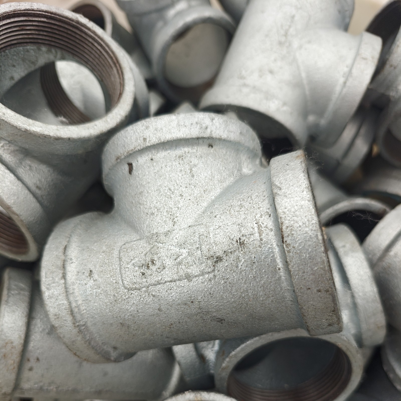 2″ 150 Female NPT Tee Galvanized Malleable Iron Pipe Fitting MI030941GMI