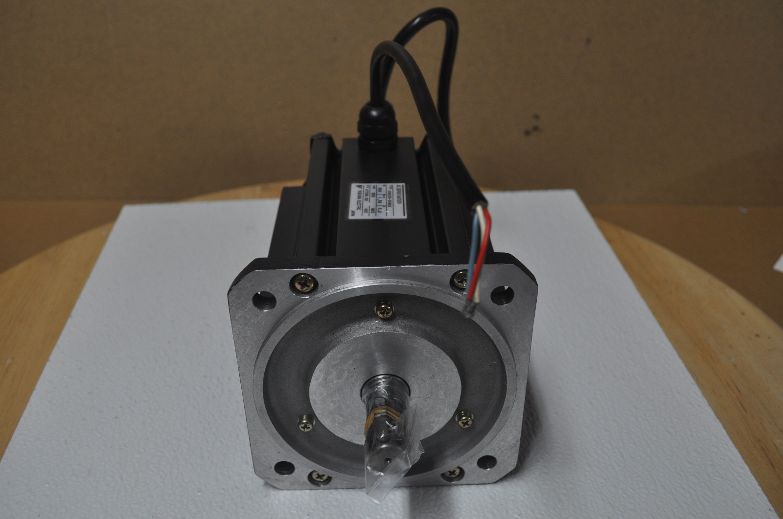 YASKAWA AC SERVO MOTOR USACEM-05AA2 AC SERVO MOTOR. 500w. 3000 RPM