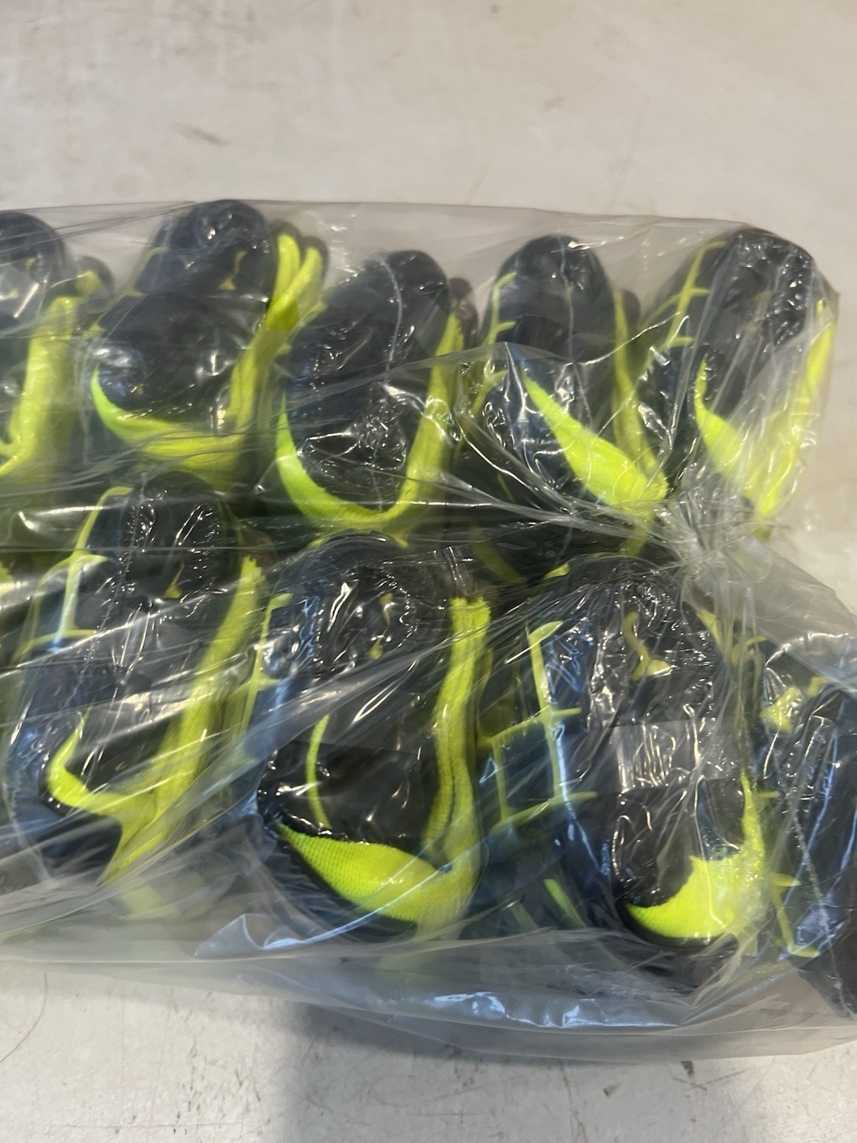 12 Pack HexArmor Helix 3006 TouchScreen Gloves – w/ ExoSkeleton. Size: 10/XL