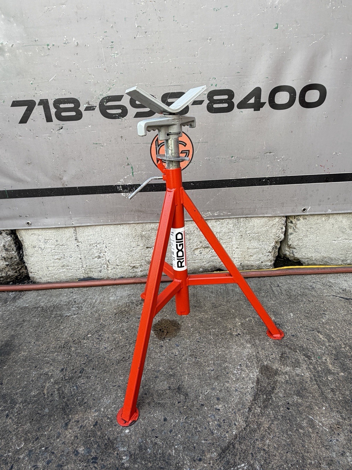Ridgid 56662 VJ-99 28″-52″ V-Head High Jack Pipe Stand 12″ Pipe Cap 2500-lbs