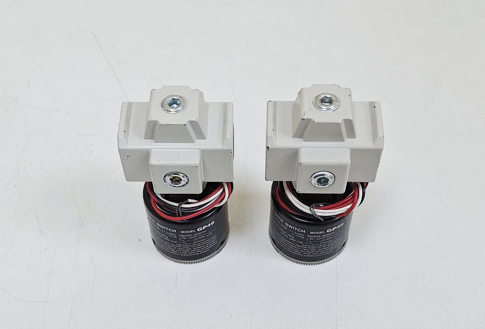SMC Model GP46 Pressure Gauge with Switch 0.1-0.8MPa 0-121PSI (Lot of 2 pcs)
