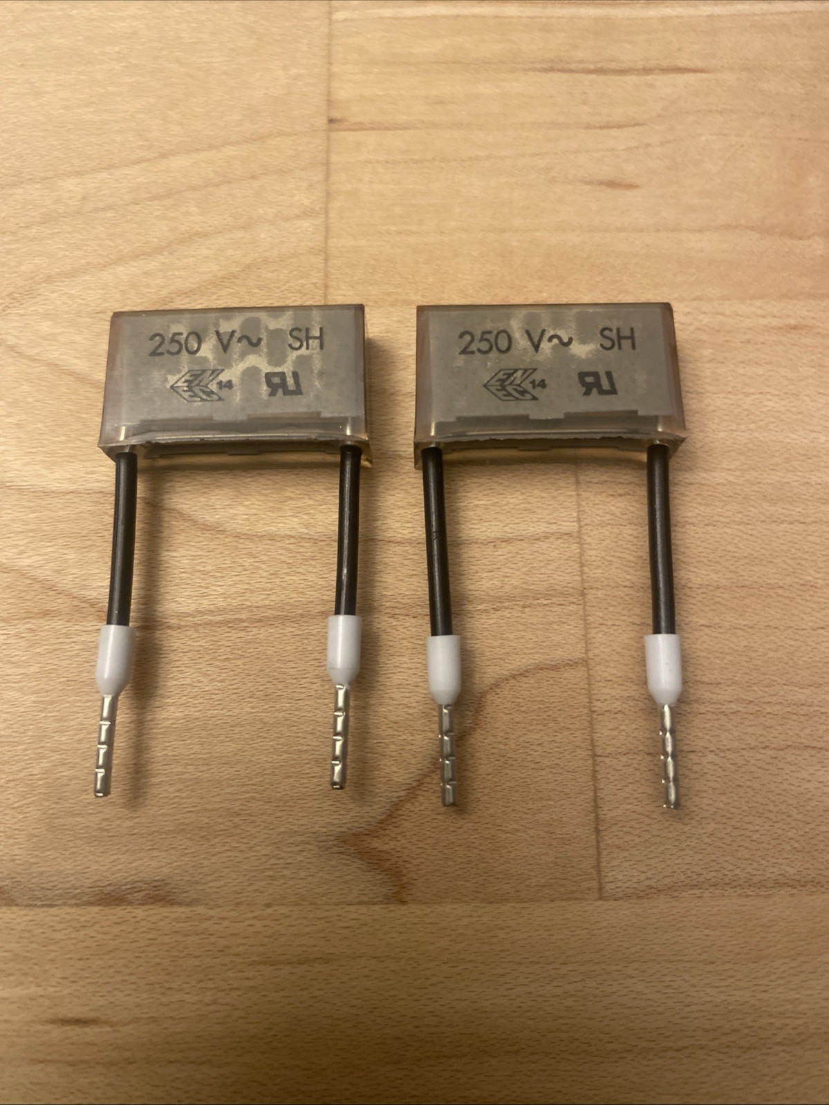 RIFA PMR209MC RC-UNIT Suppression Film Capacitor 250VAC/ 100n + 100R X2 Lot of 2