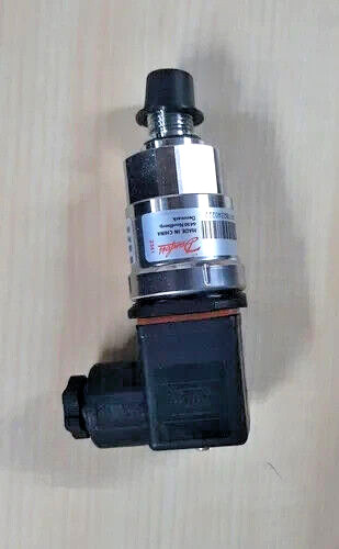 1PC- Danfoss 060G1153 Pressure transmitter, MBS 3050, 0.00,IP65 -NEW
