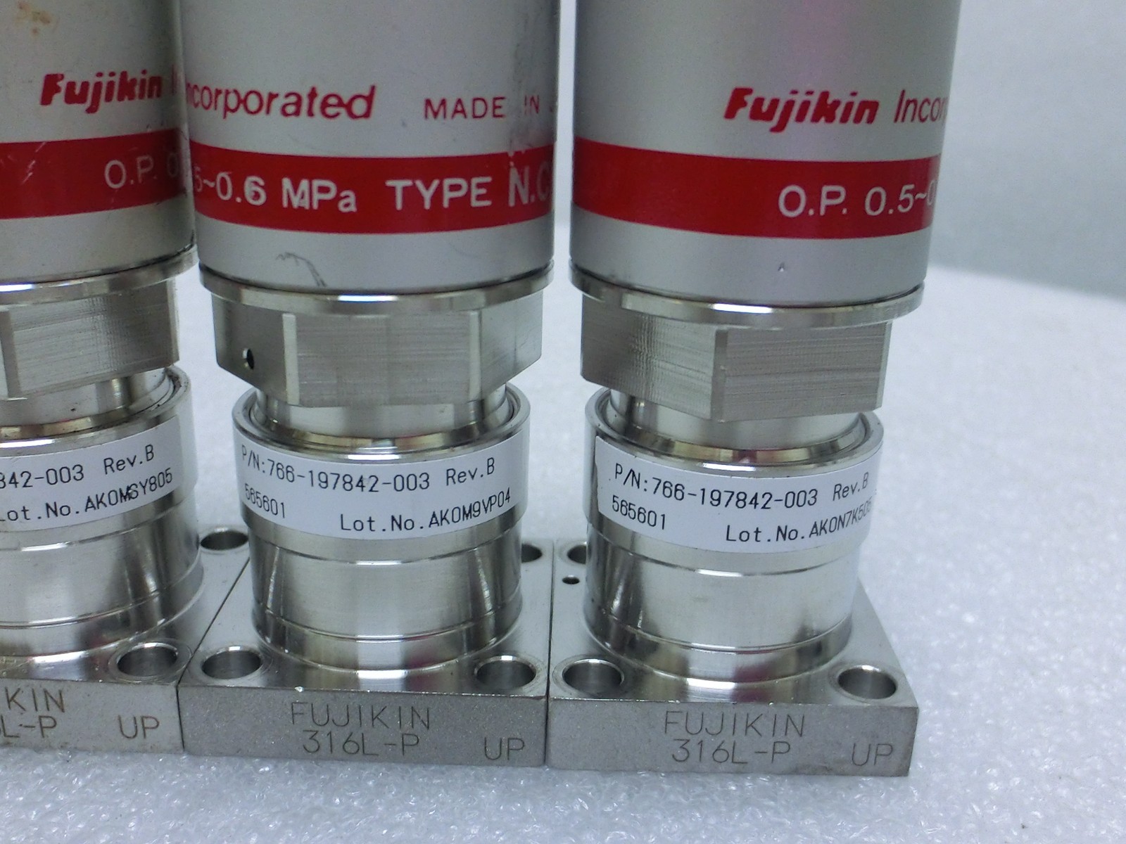 4pcs Fujikin 565601 Lam 766-197842-003 Rev B O.P. 0.5~0.6mPa N.C. Diaphragm~9934