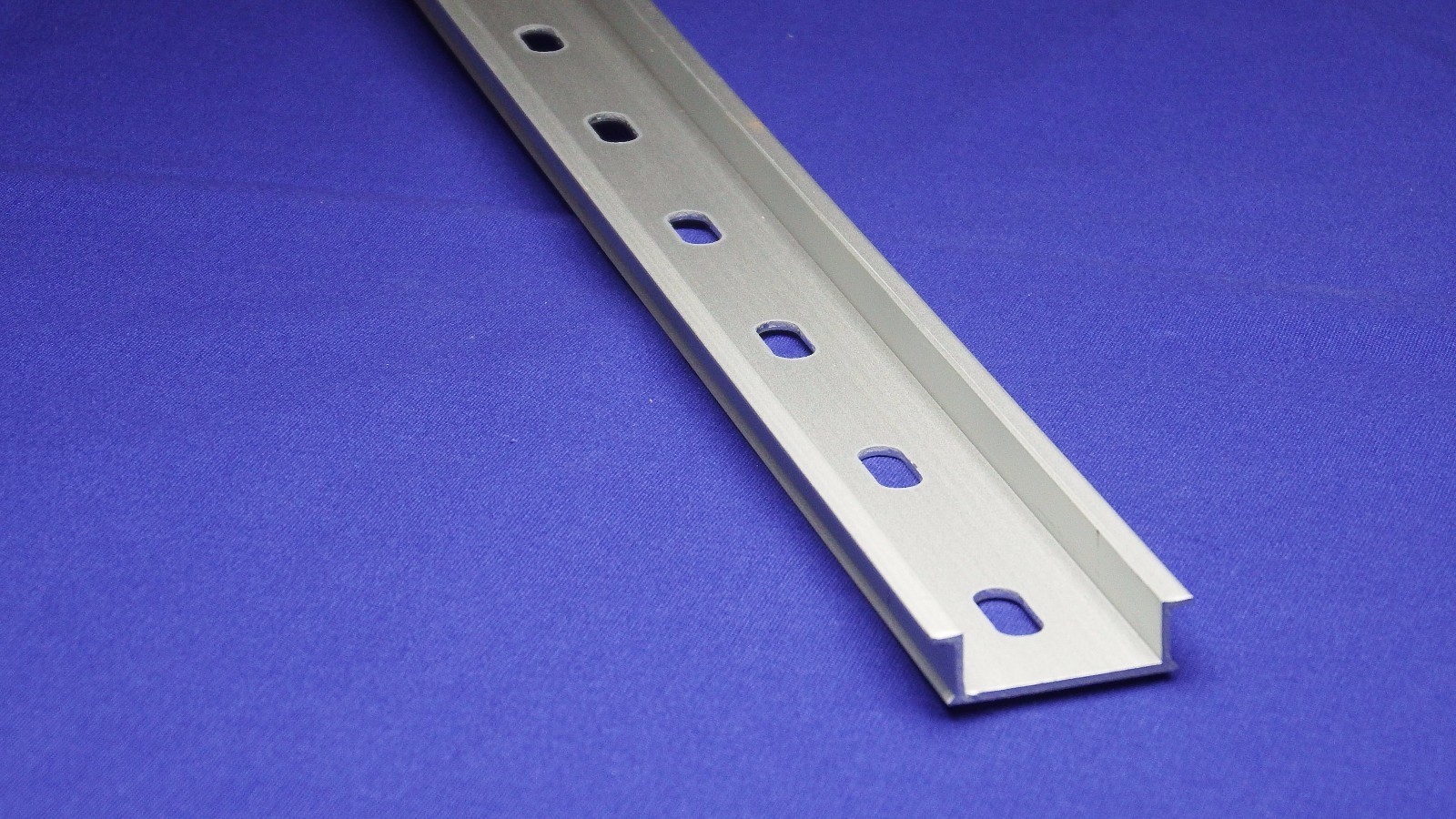 DIN Rail, 400 mm (~16 (15.7) Inch) NEW Pre-Cut 35x10mm Heavy Aluminum, Slotted