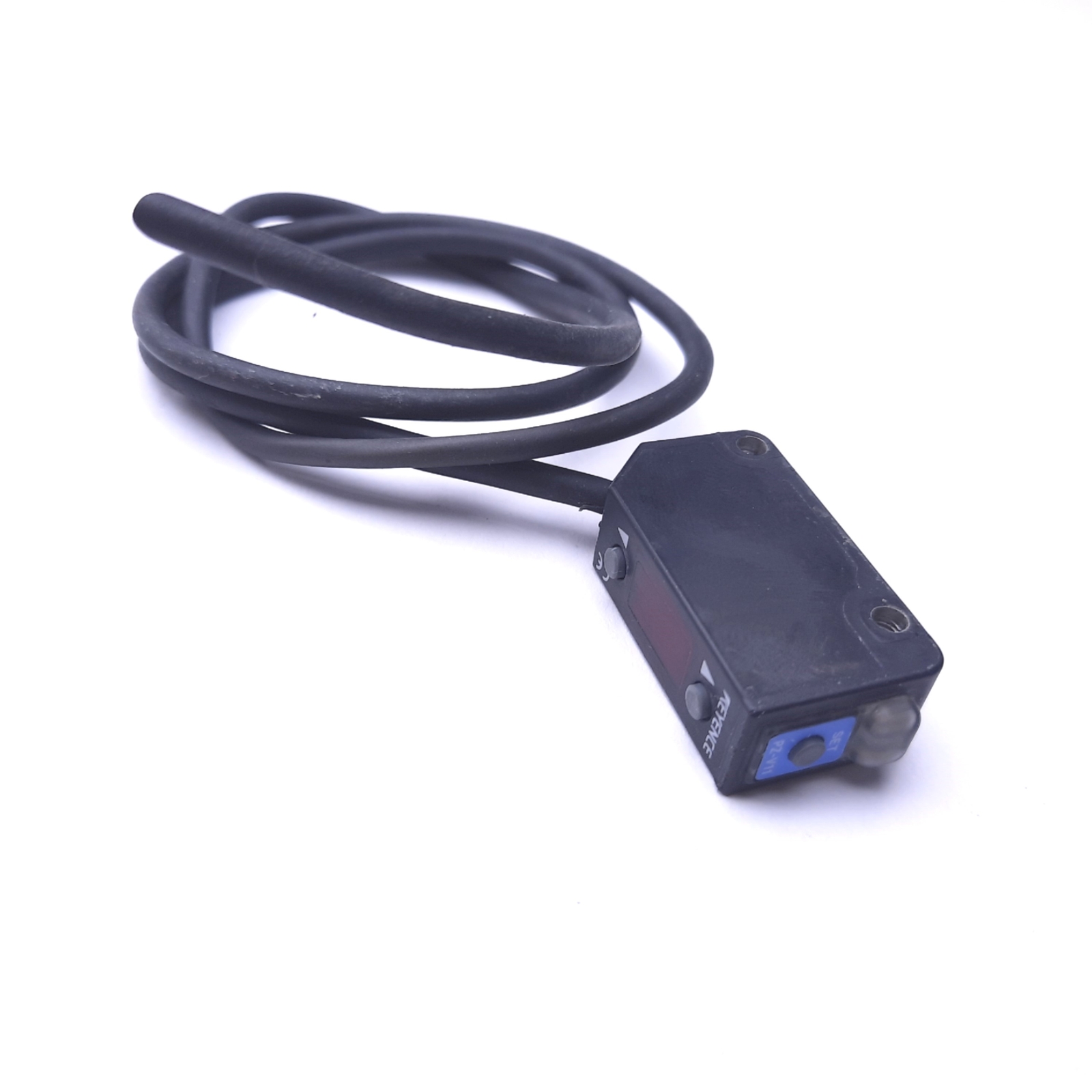 Keyence PZ-V11 Photoelectric Sensor, Range: 5-100mm, 12-24VDC, 3 Digit LED