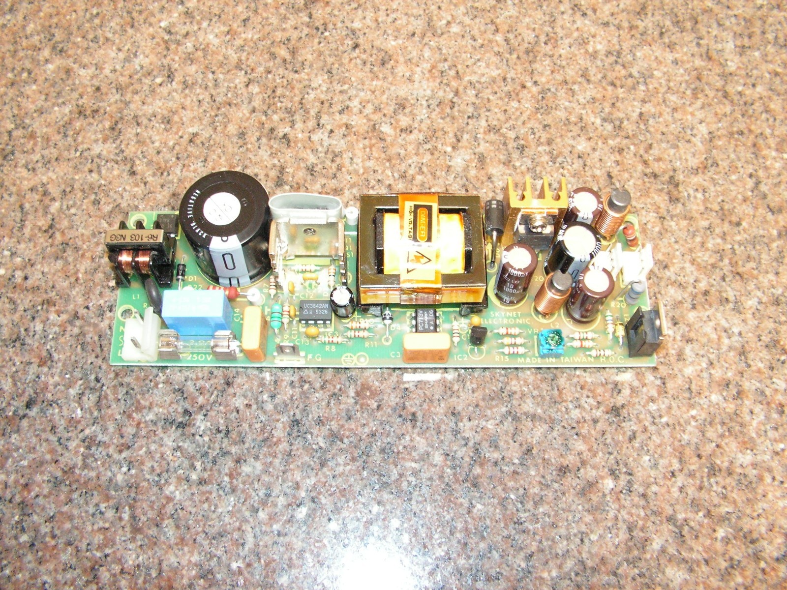 DC Power Supply Dual Input 50/60Hz, Output 5V 1.5A, 12V 1.5A