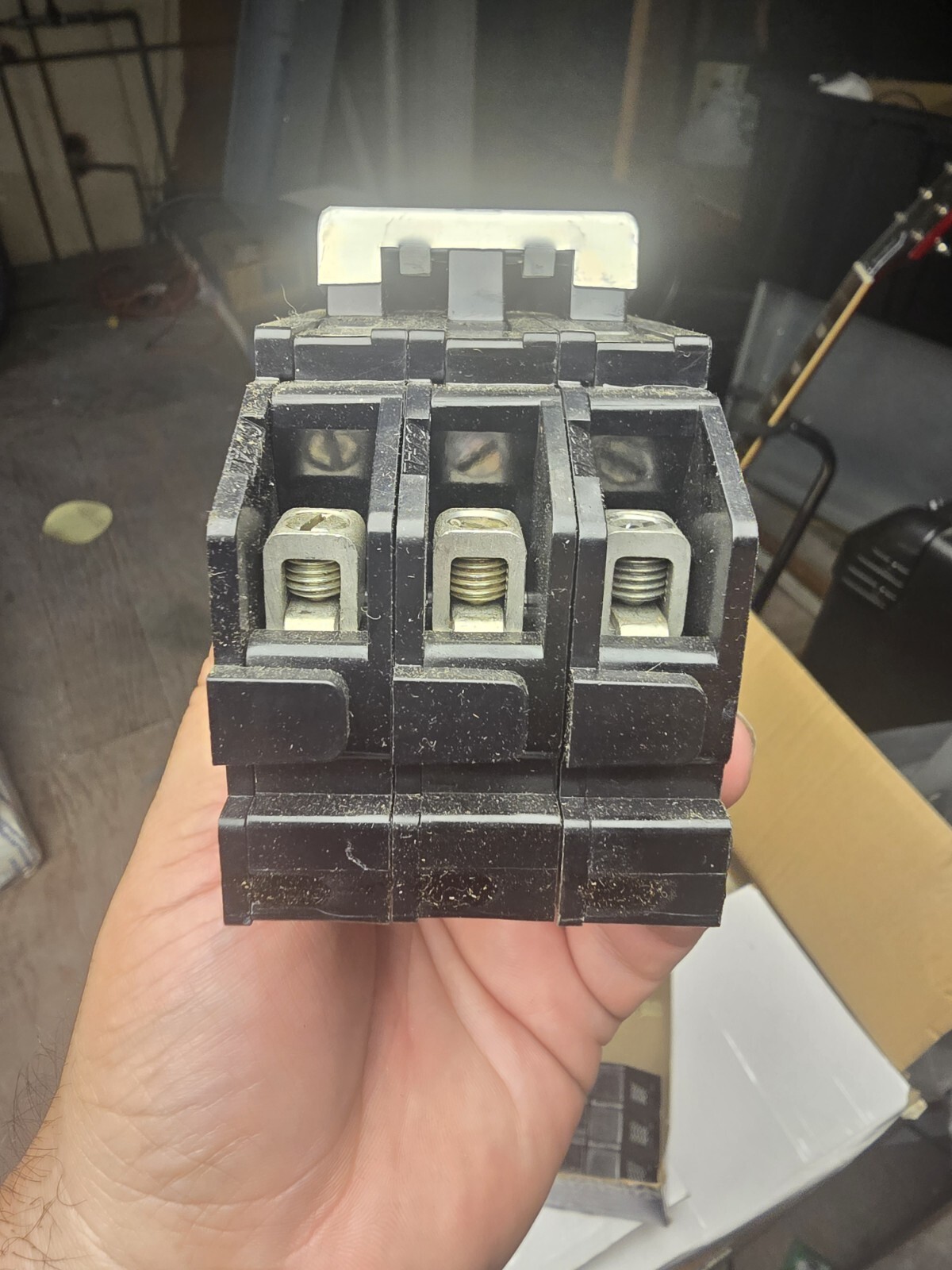 ZINSCO Q243020 3 POLE 20 AMPS 240V GTE SYLVANIA TYPE Q-24 CIRCUIT BREAKER