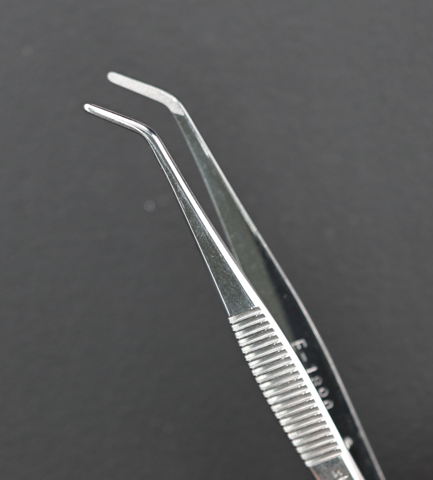 Storz E-1890 Nugent Utility Forceps, Smooth, Angled 45°, 10mm Jaws, 107mm