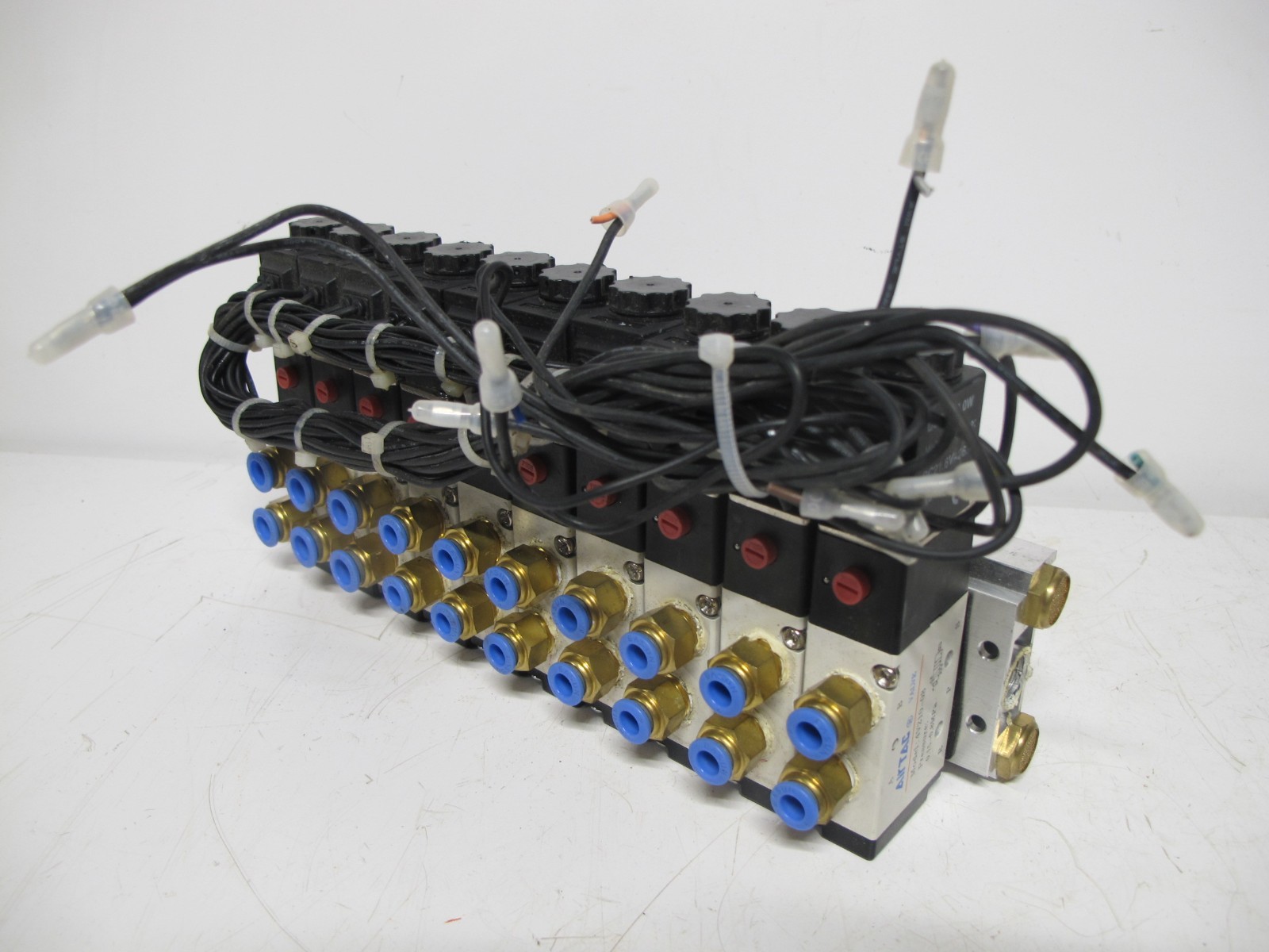 Lot of 10 AirTAC 4V210-08 Valve Solenoid Manifold Body 0.15 0.8 MPa 4V21008 24 V