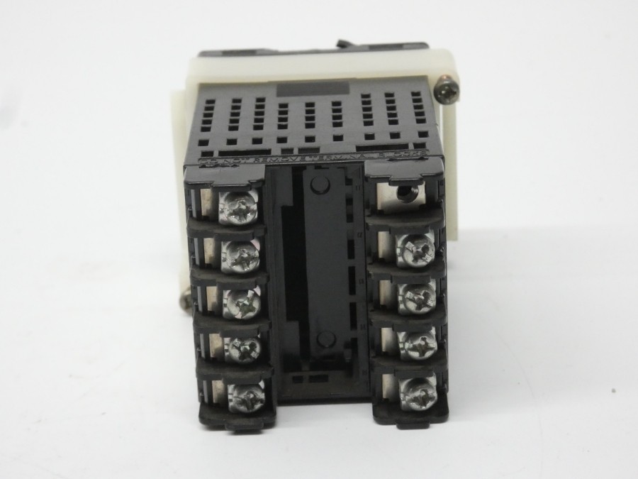 OMRON E5CN-R2MT-500 250VAC 3A UNMP