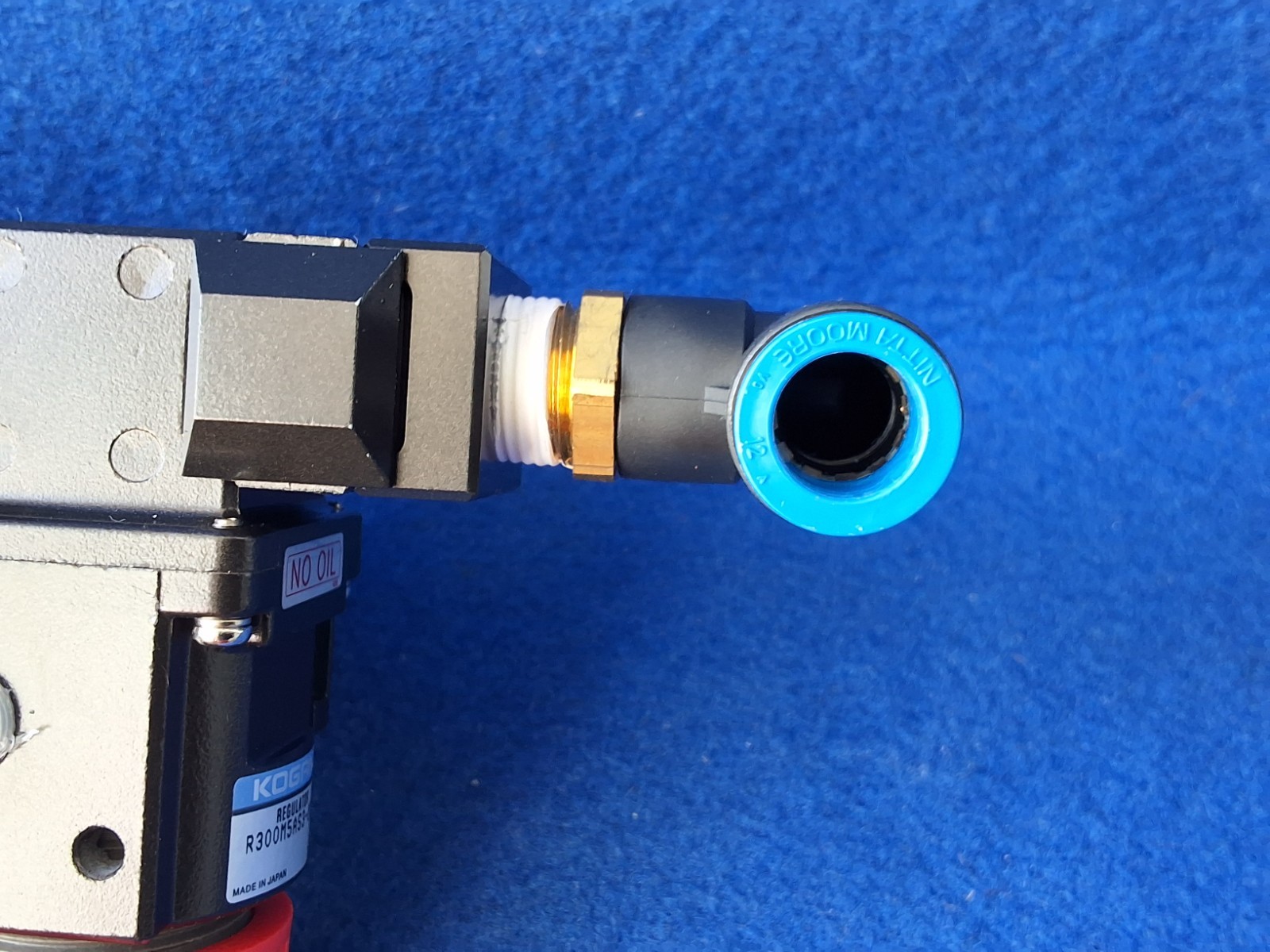 Koganei R300M5AS3-28W Regulator MR303-03-28W 0.05-0.25MPa 5-Port Manifold.