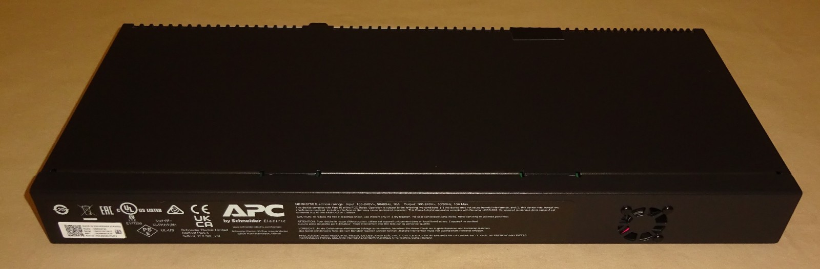 APC NBRK0750 NETBOTZ Rack Monitor Schneider Electric NEW