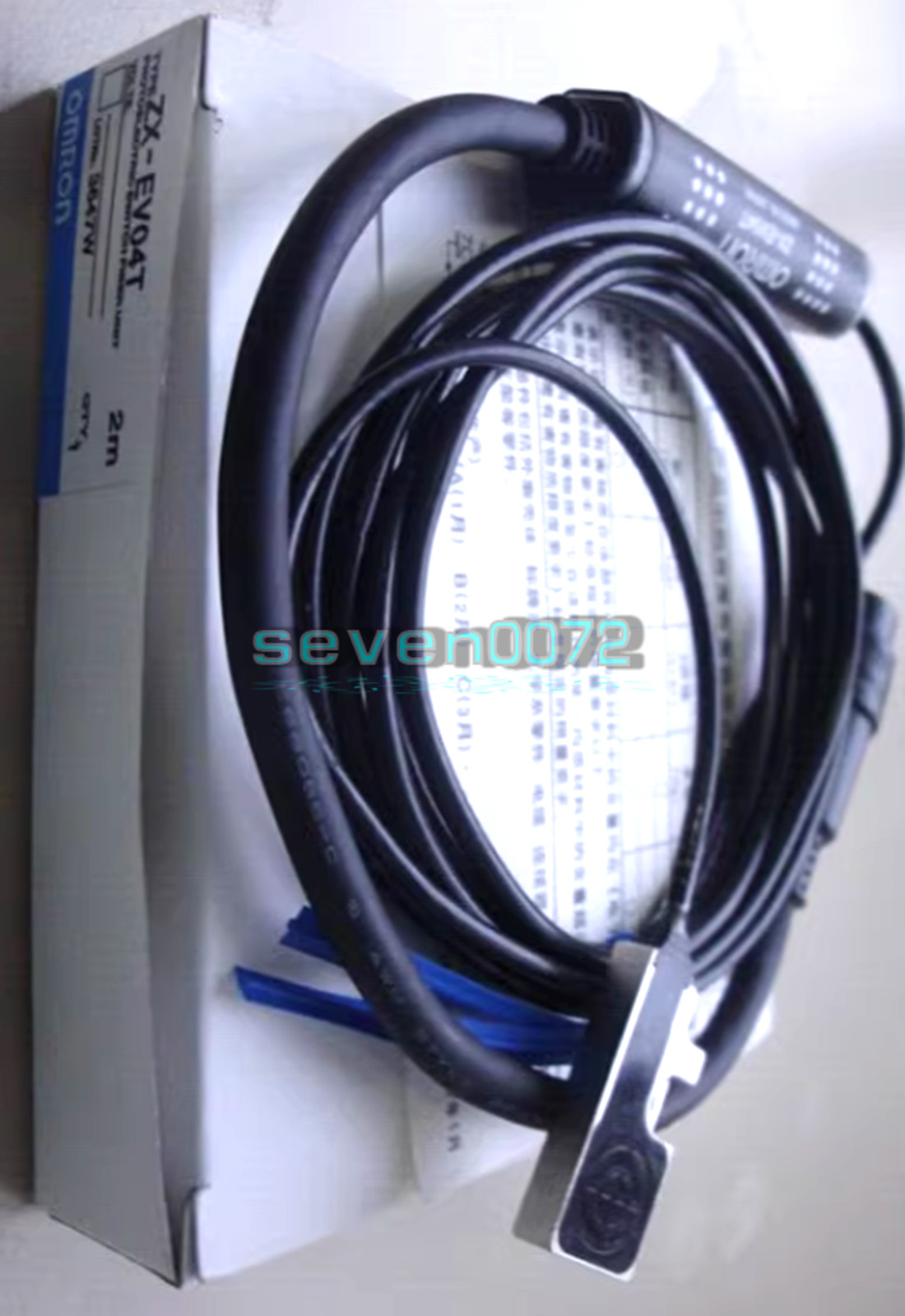 New In Box 1PC OMRON ZX-EV04T laser sensor