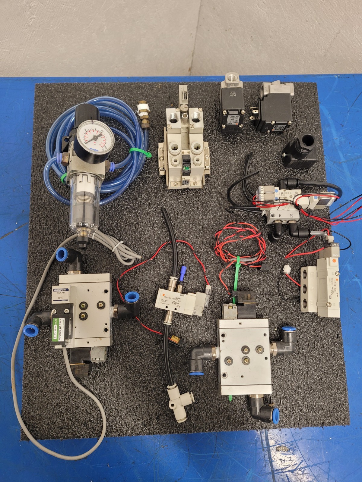Lot of 9x Pneumatic Air and Vacuum Valves Solenoid Regulator SMC Convum 24VDC