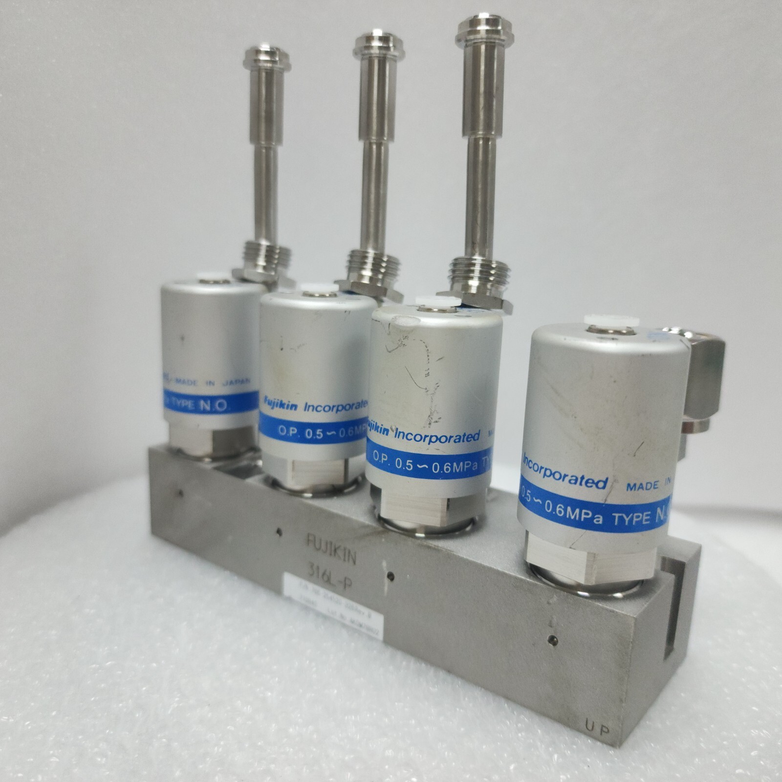 Lam 766-254520-326 Rev B, 4xFujikin 0.5~0.6 MPa Type N.O Assembly Valve, 97139