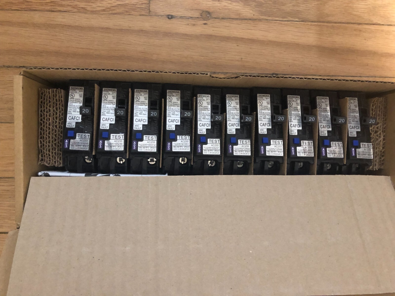 10 x SIEMENS QA120AFCN PLUG ON NEUTRAL 20A AFCI ARC FAULT BREAKERS NEW