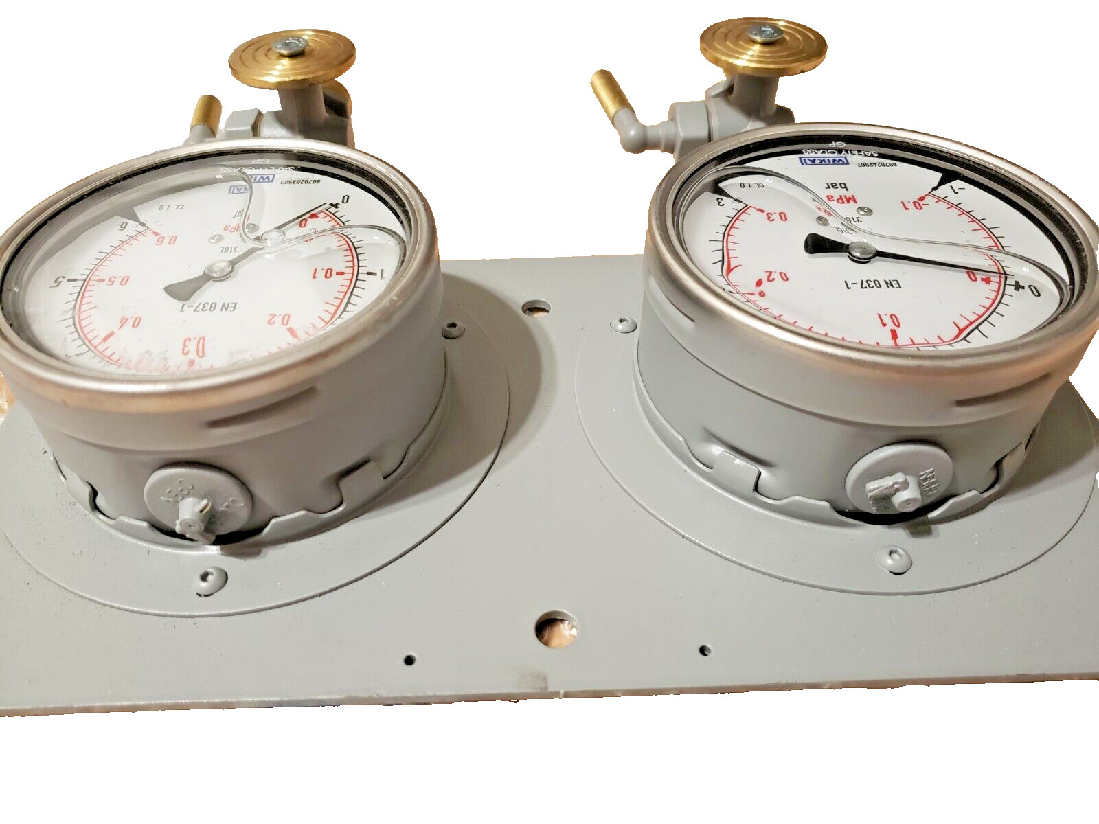 WIKA EN 837-1 / EN8371 Pressure Dual Gauge 0-0.3 MPa 0-3 Bar, 0-0.6 MPa 0-6 Bar