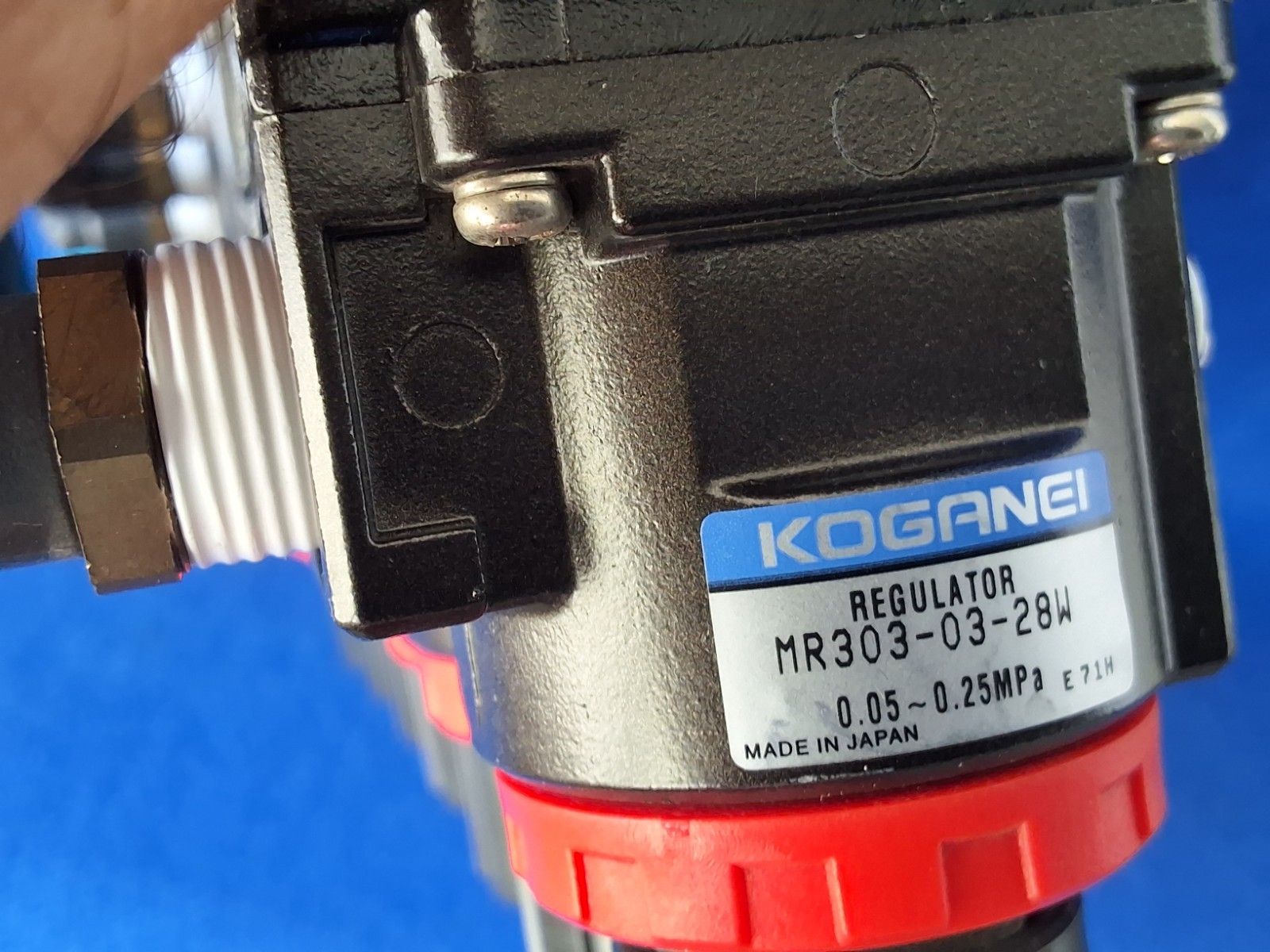 Koganei R300M7AS3-28W Regulator MR303-03-28W 0.05-0.25MPa 7-Port Manifold.