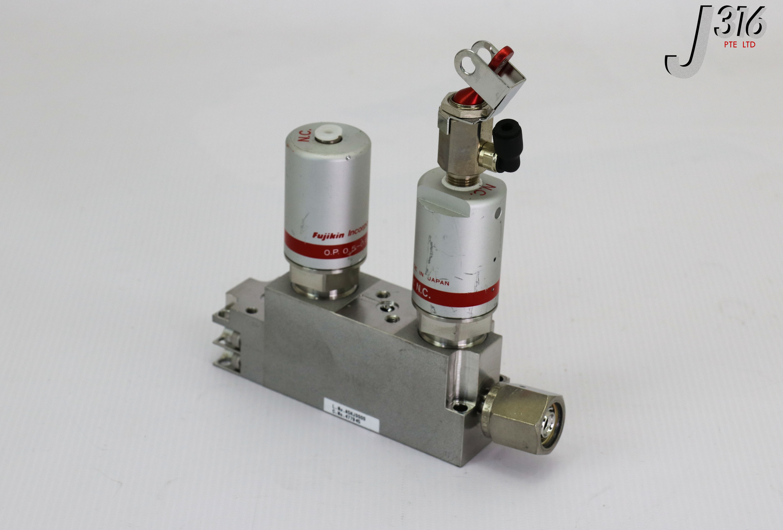 L16960 (LOT OF 20) FUJIKIN DIAPHRAGM BLOCK VALVES, N.C., O.P. 0.5~0.6MPA 477945