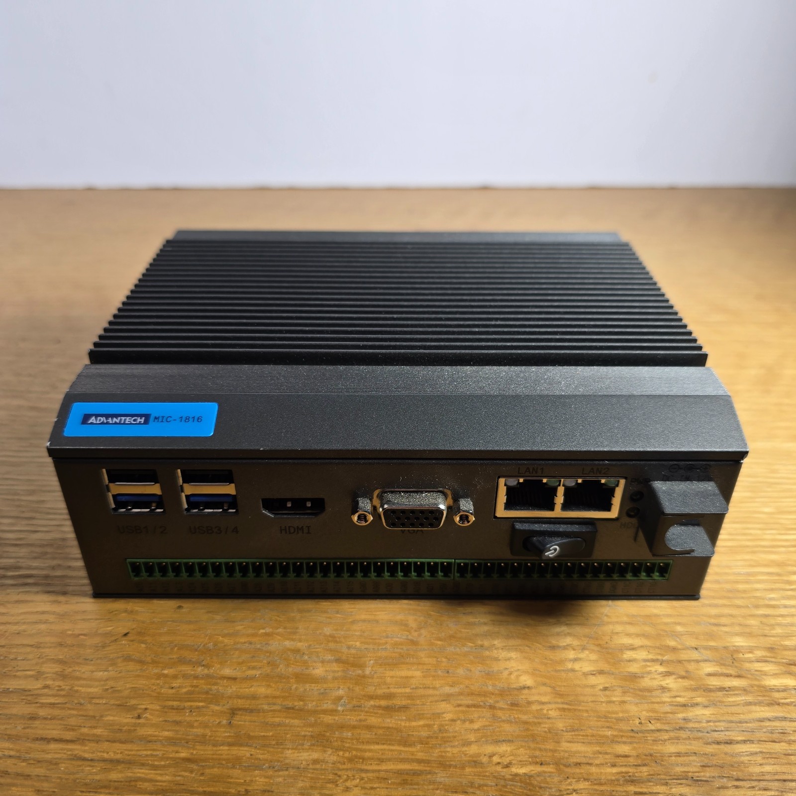 ADVANTECH MIC-1816 Embedded Automation Computer