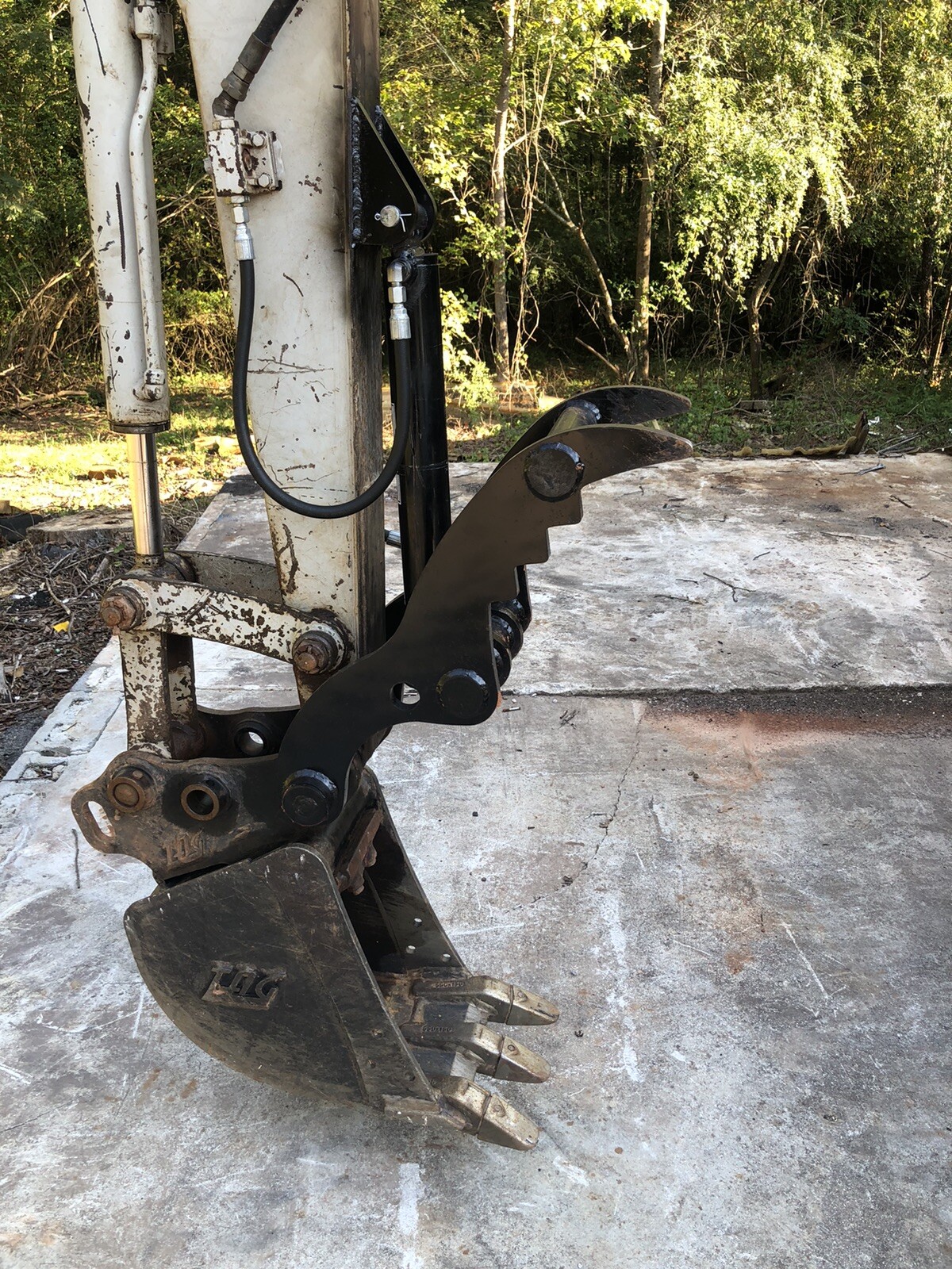Takeuchi TB135 TB035 Pin On Hydraulic Thumb Clamp Grapple Kit