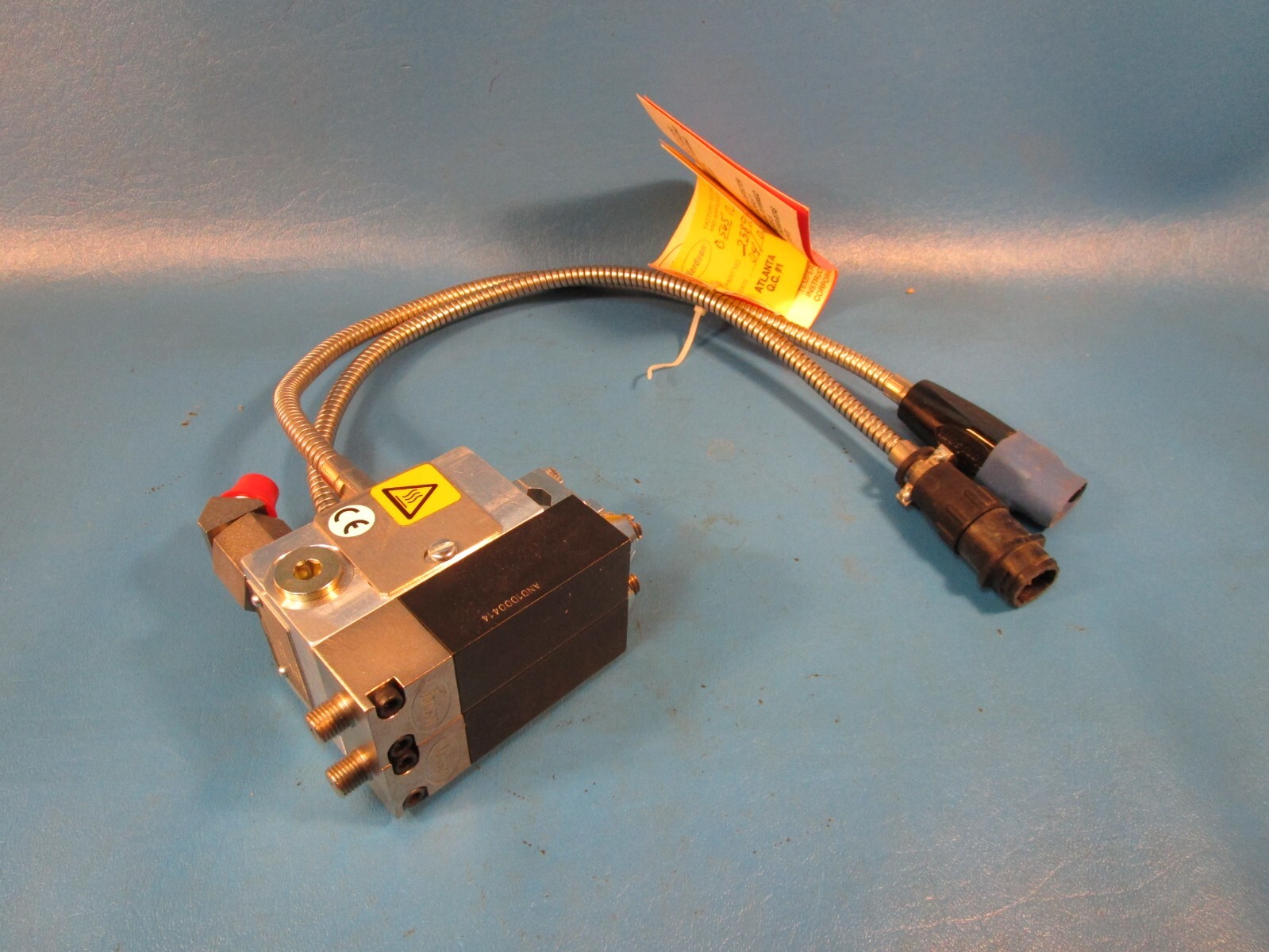 Nordson 238931B Model E-325-T Hot Glue Gun Assy, Dual Dispensers, 240 Volts 100W