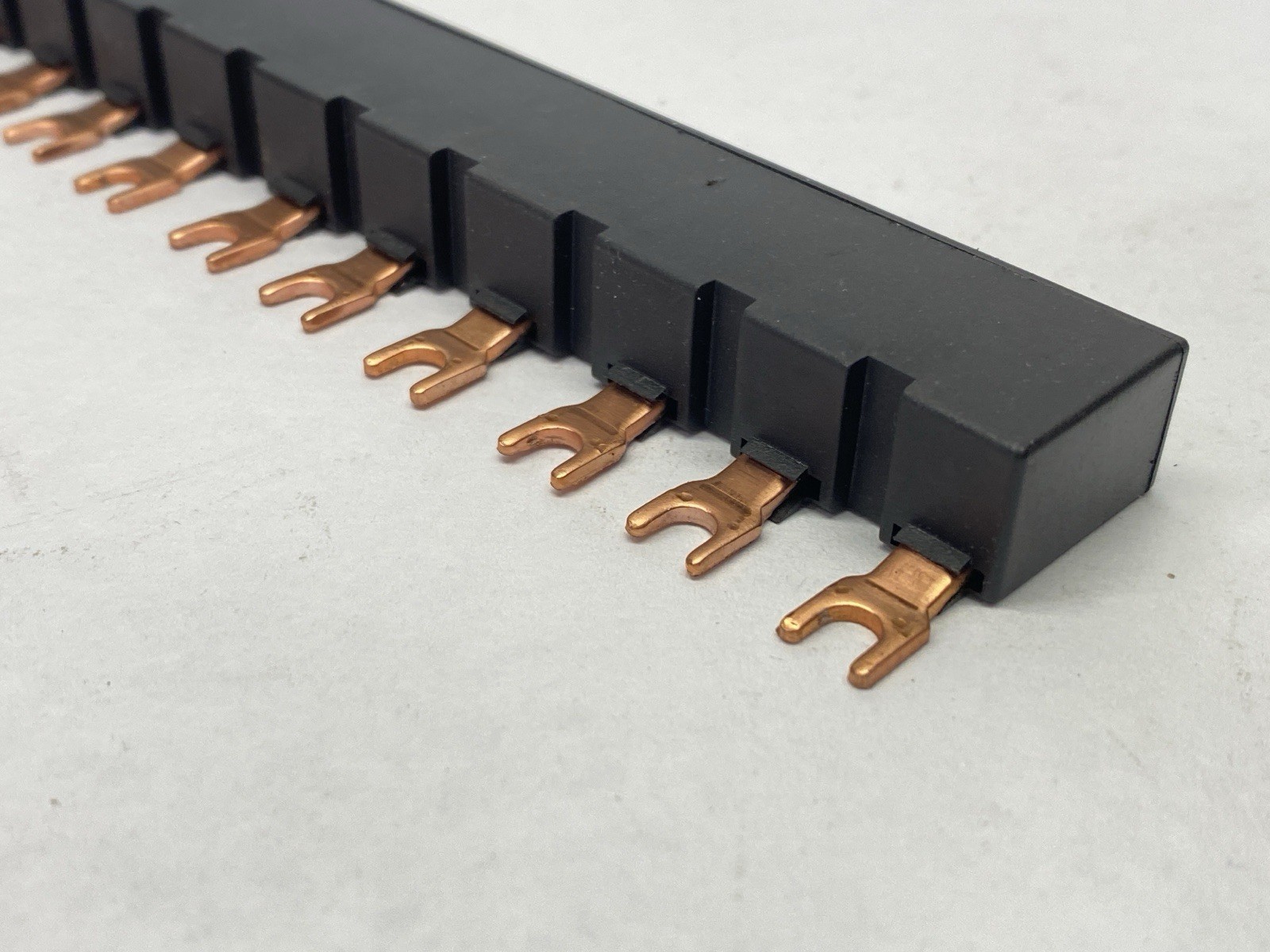Siemens 3RV1915-1DB Busbar 3-Phase 600VAC 65A
