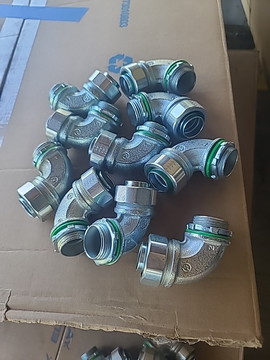 UNBRAND INSULATED LIQUID TIGHT CONDUIT. 1″. 90 DEGREE. LOT OF 10.