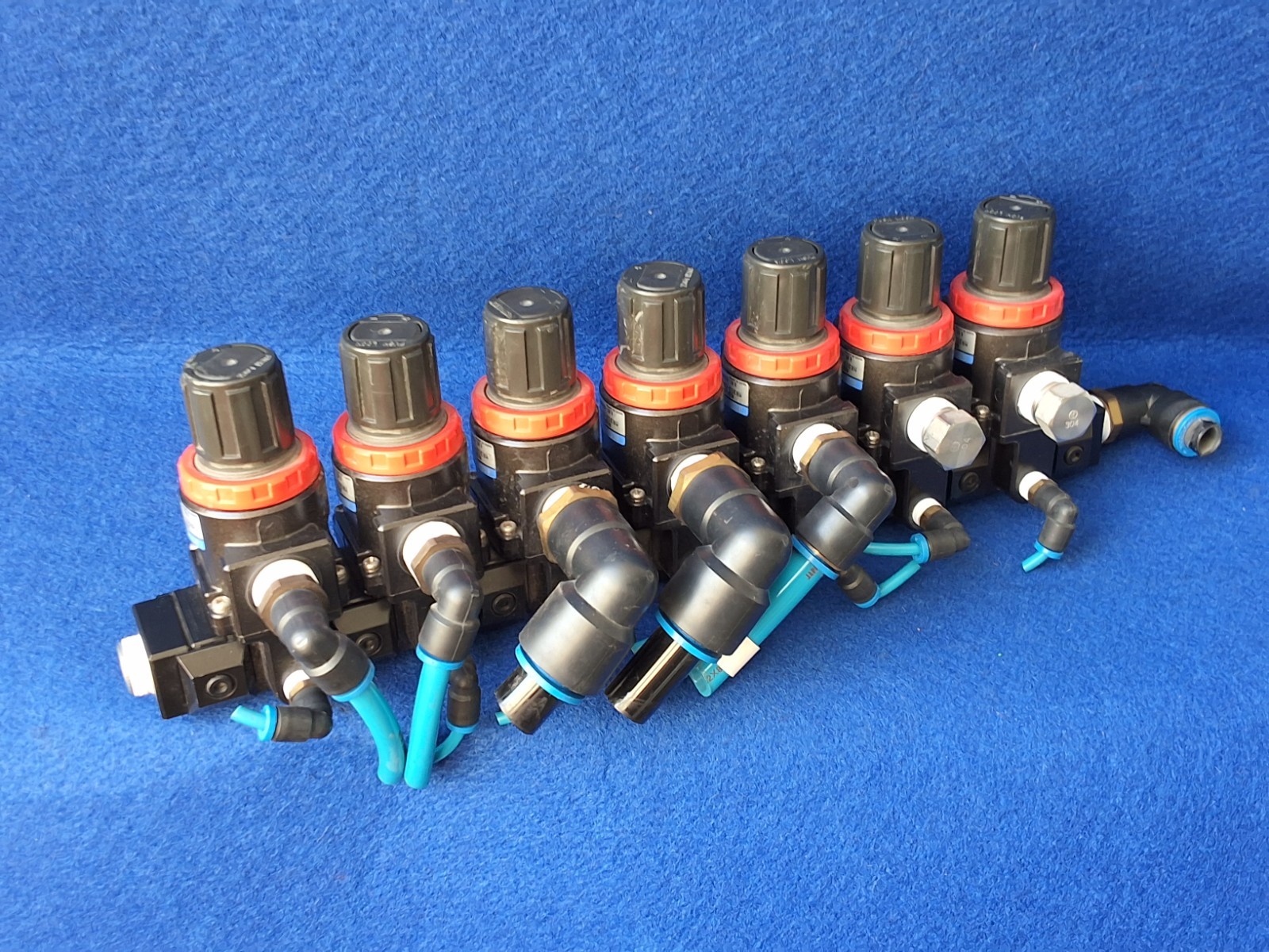 Koganei R300M7AS3-28W Regulator MR303-03-28W 0.05-0.25MPa 7-Port Manifold.