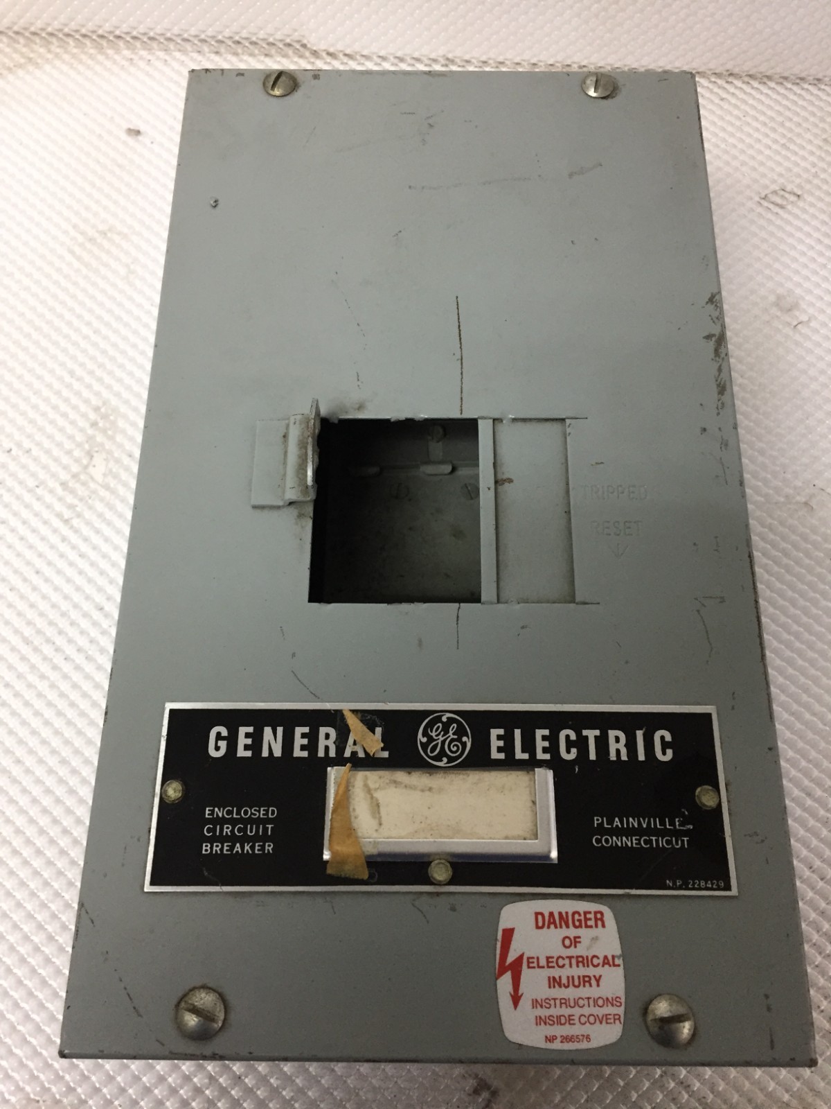 GE TQC100S 100 AMP 240 VOLT INDOOR BREAKER ENCLOSURE…184