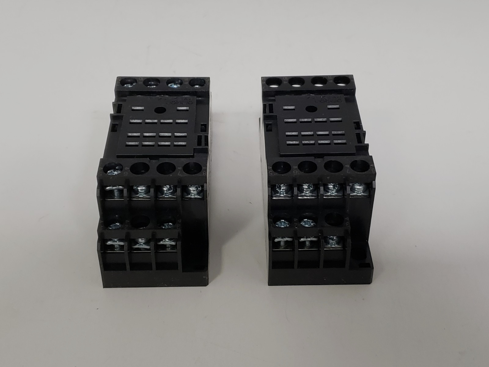 OMRON PYFZ-14-E RELAY SOCKET 4 POLE 6A (LOT OF 2) NNB