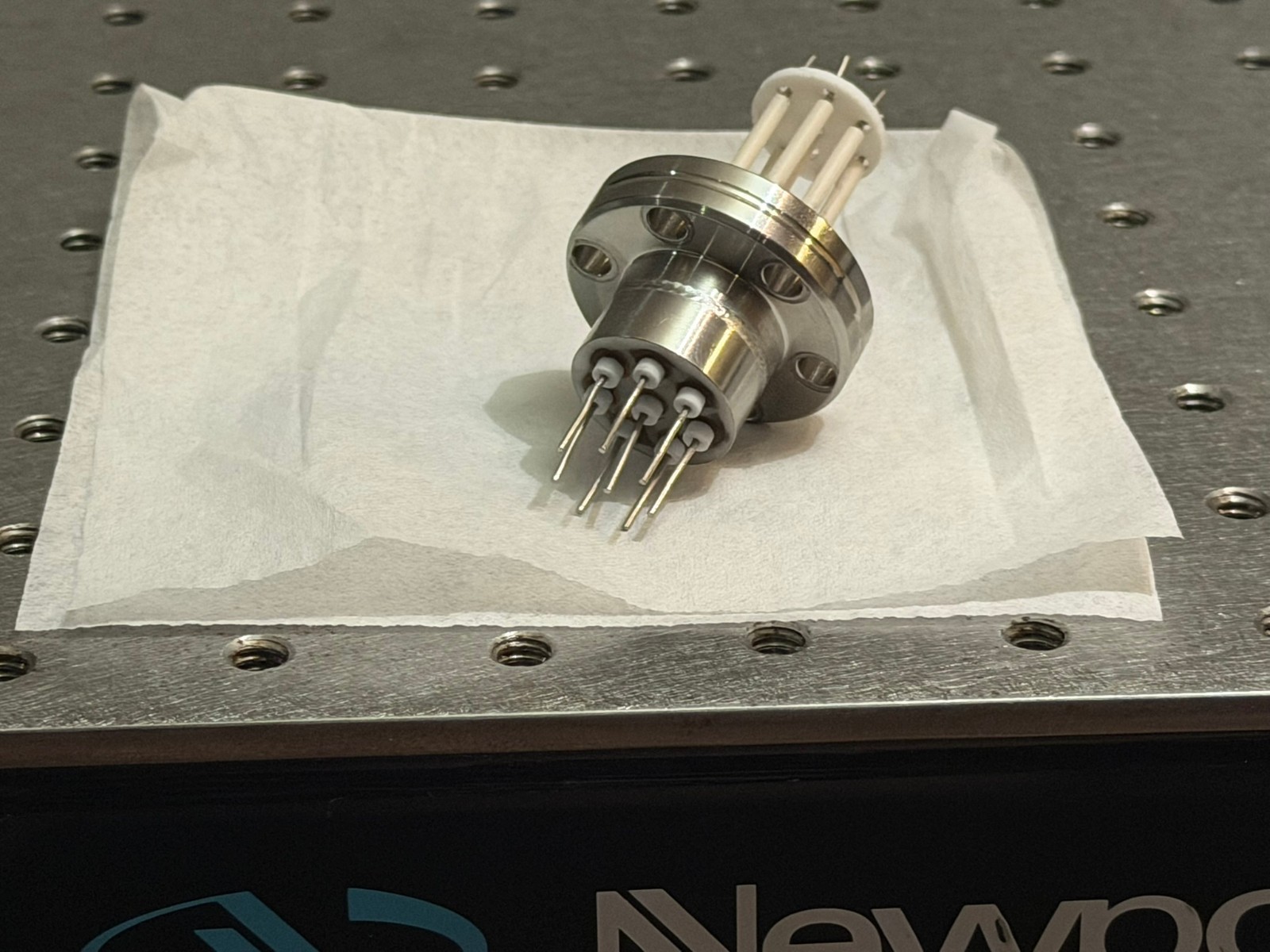8-pin electrical feedthrough 1.33″ ConFlat (CF) flange UHV High Vacuum Chamber