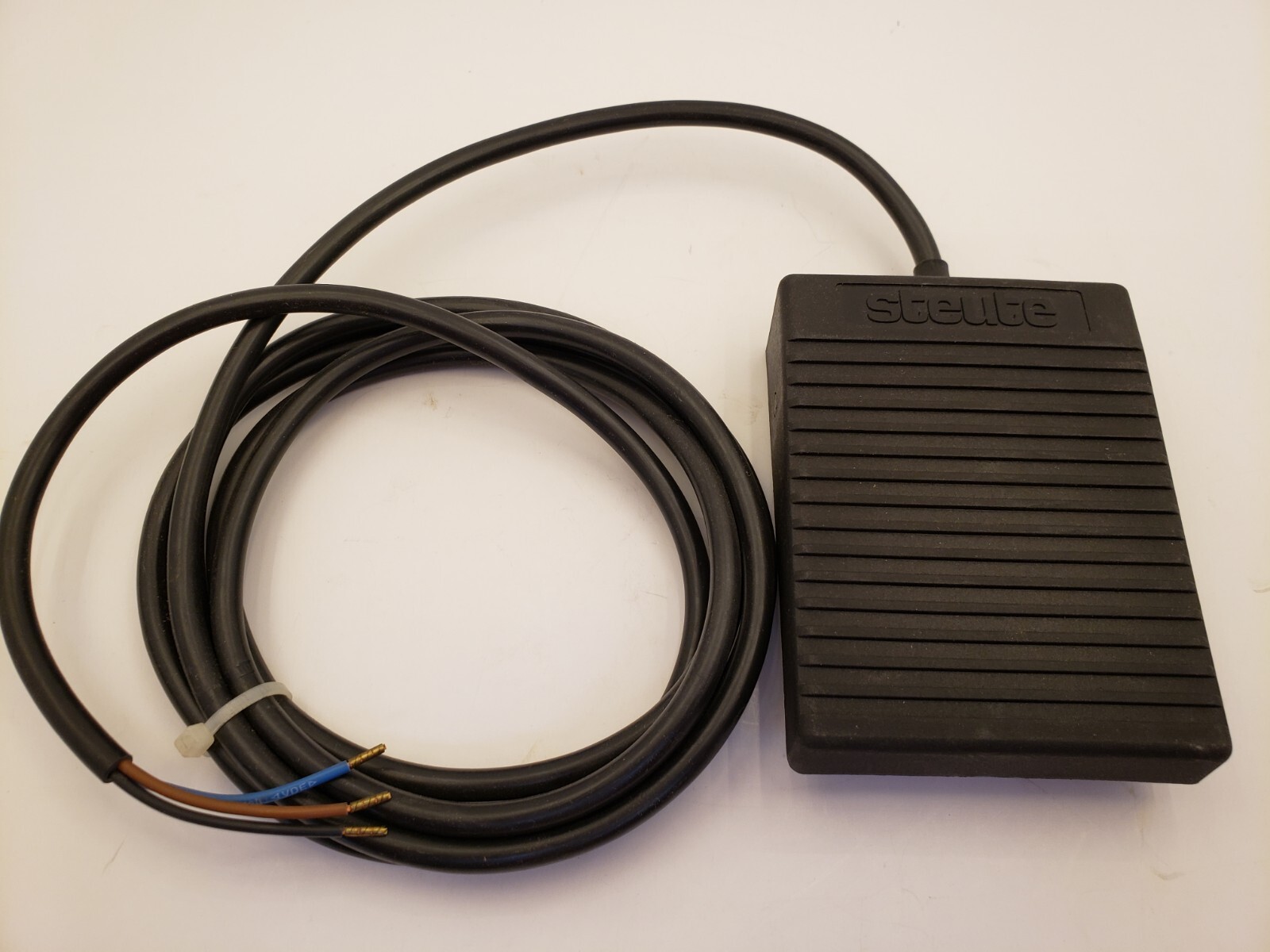 STEUTE KF1PW FOOT SWITCH, 12-250V 5A, NNB