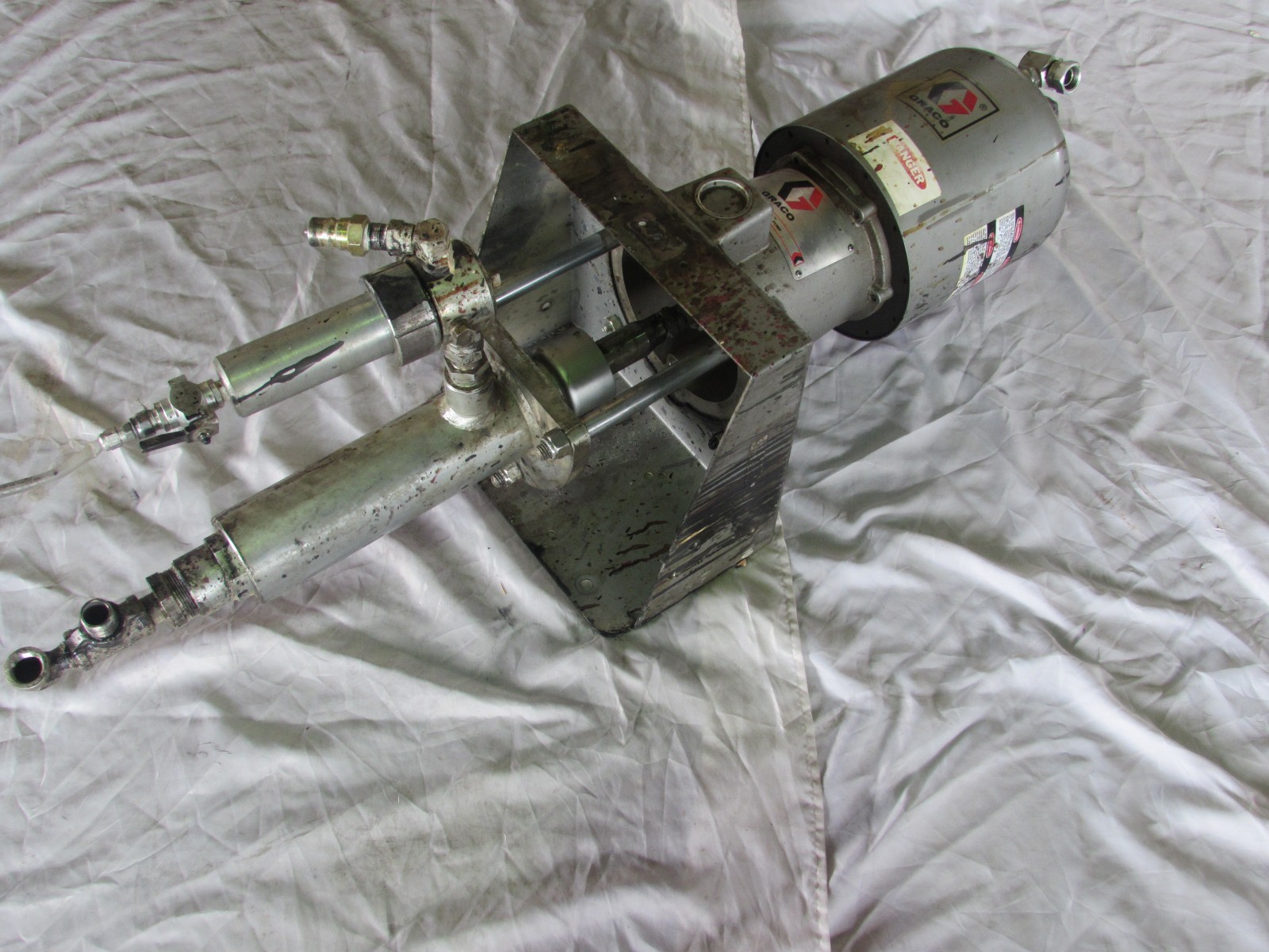 GRACO 230-983 SENATOR PUMP E92A SERIES 13-1 RATIO ***FAIR***