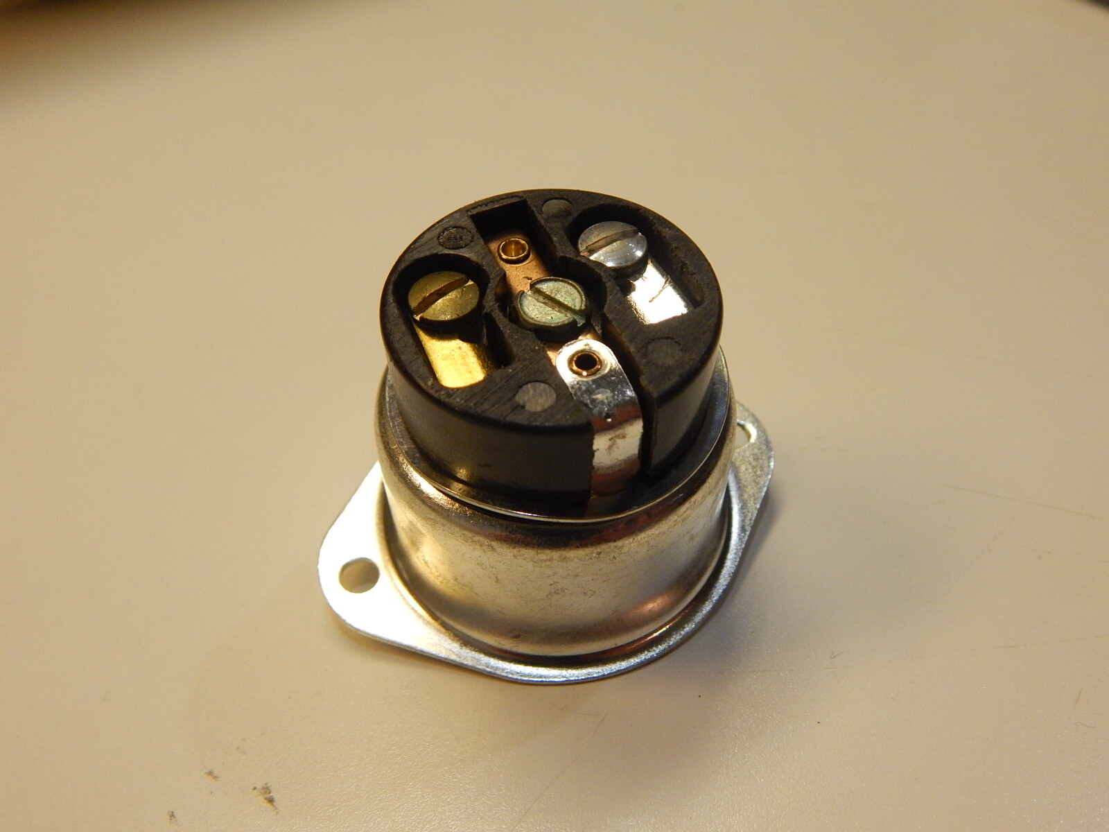 AMPHENOL 160-5N CHASSIS MOUNT PLUG IN RECESSED CUP 125V 15A 15 AMP