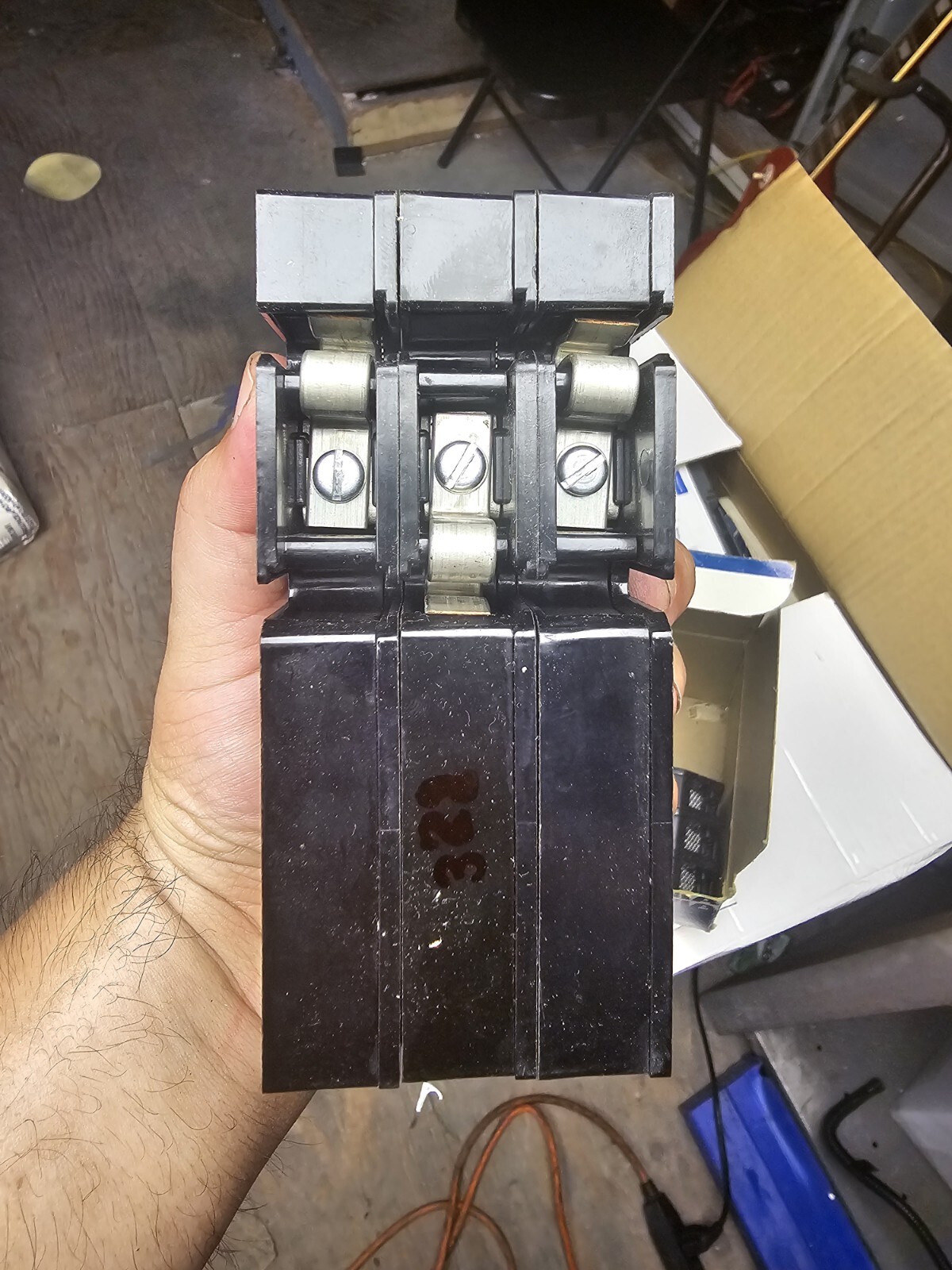 ZINSCO Q243020 3 POLE 20 AMPS 240V GTE SYLVANIA TYPE Q-24 CIRCUIT BREAKER